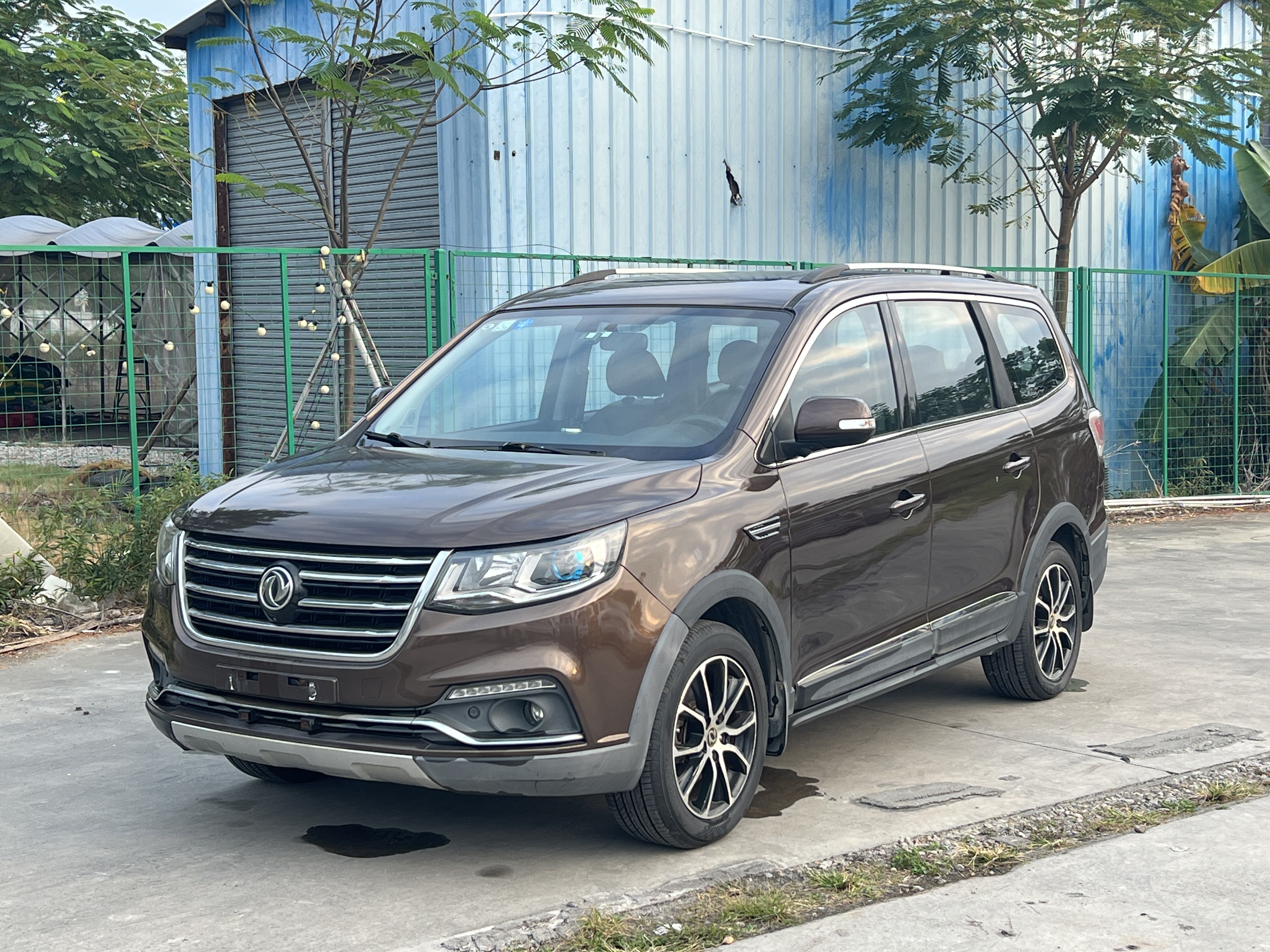 Forthing SX6 2016 Forthing SX6 2016 car image