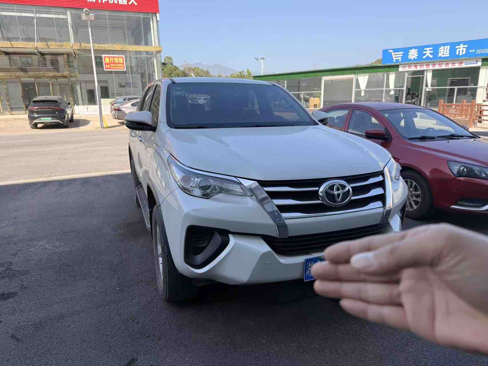 Toyota Fortuner 2018 汽车图片 
