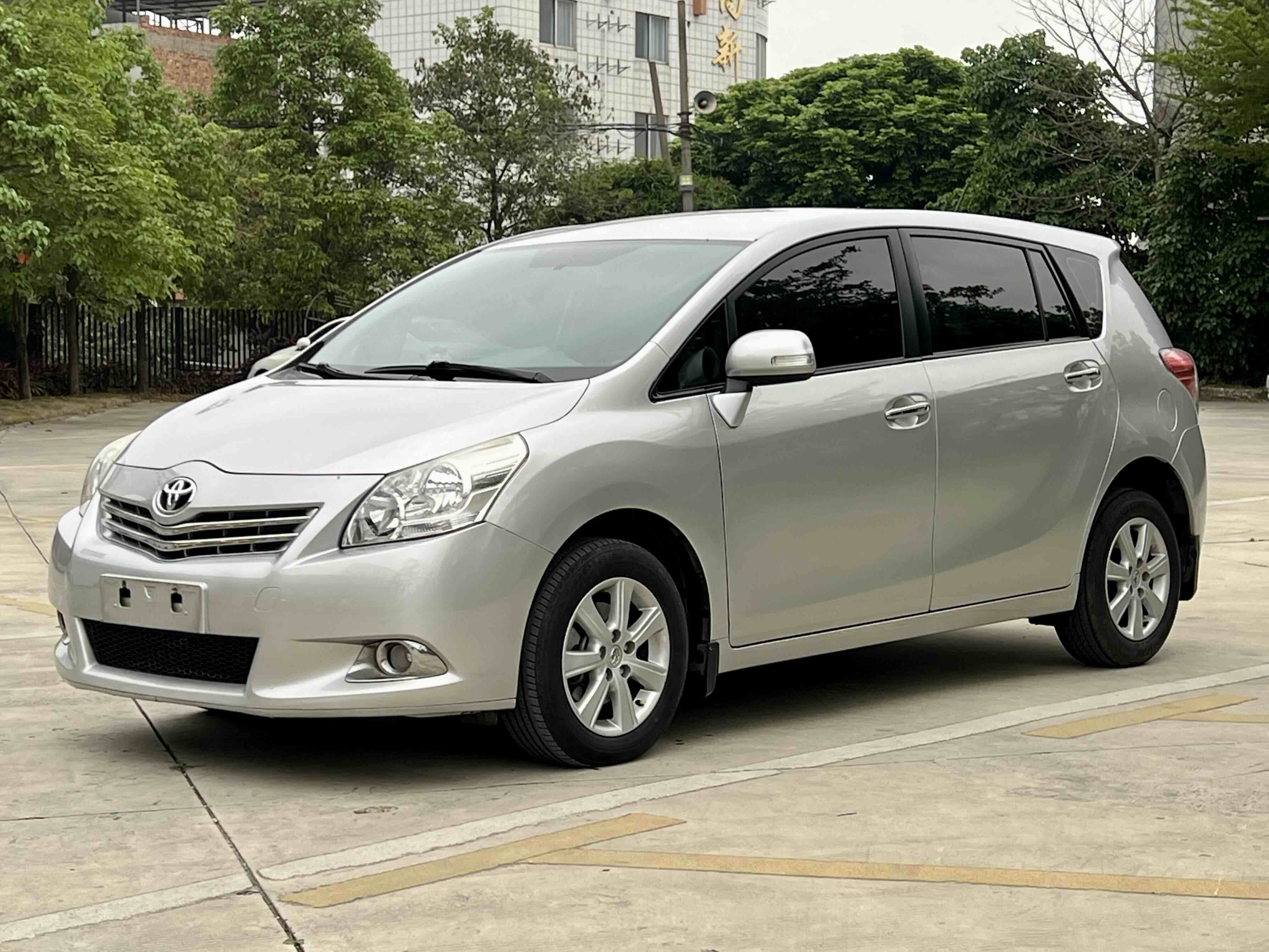 Toyota Verso 2012 car image 