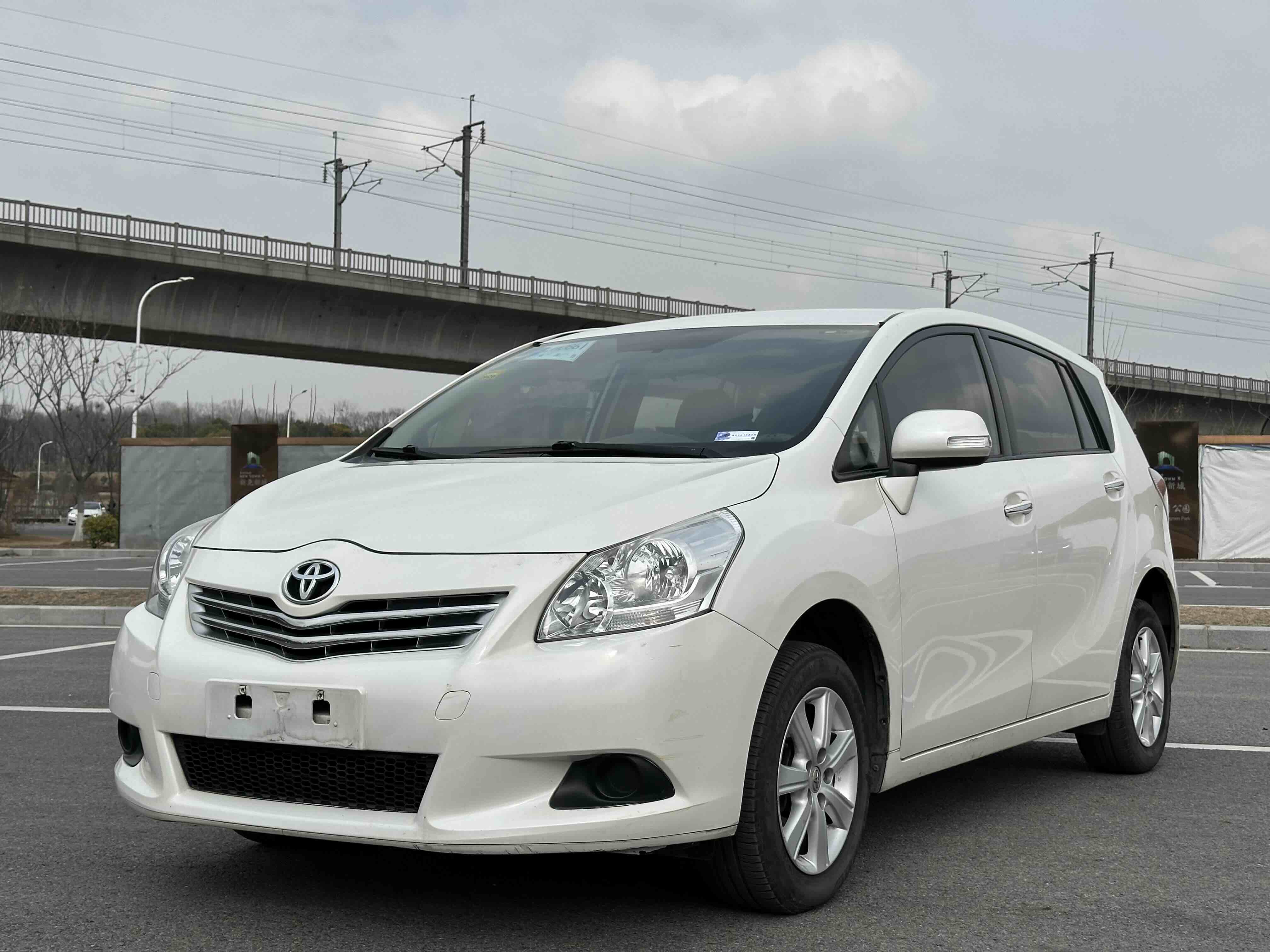Toyota Verso 2012 car image 