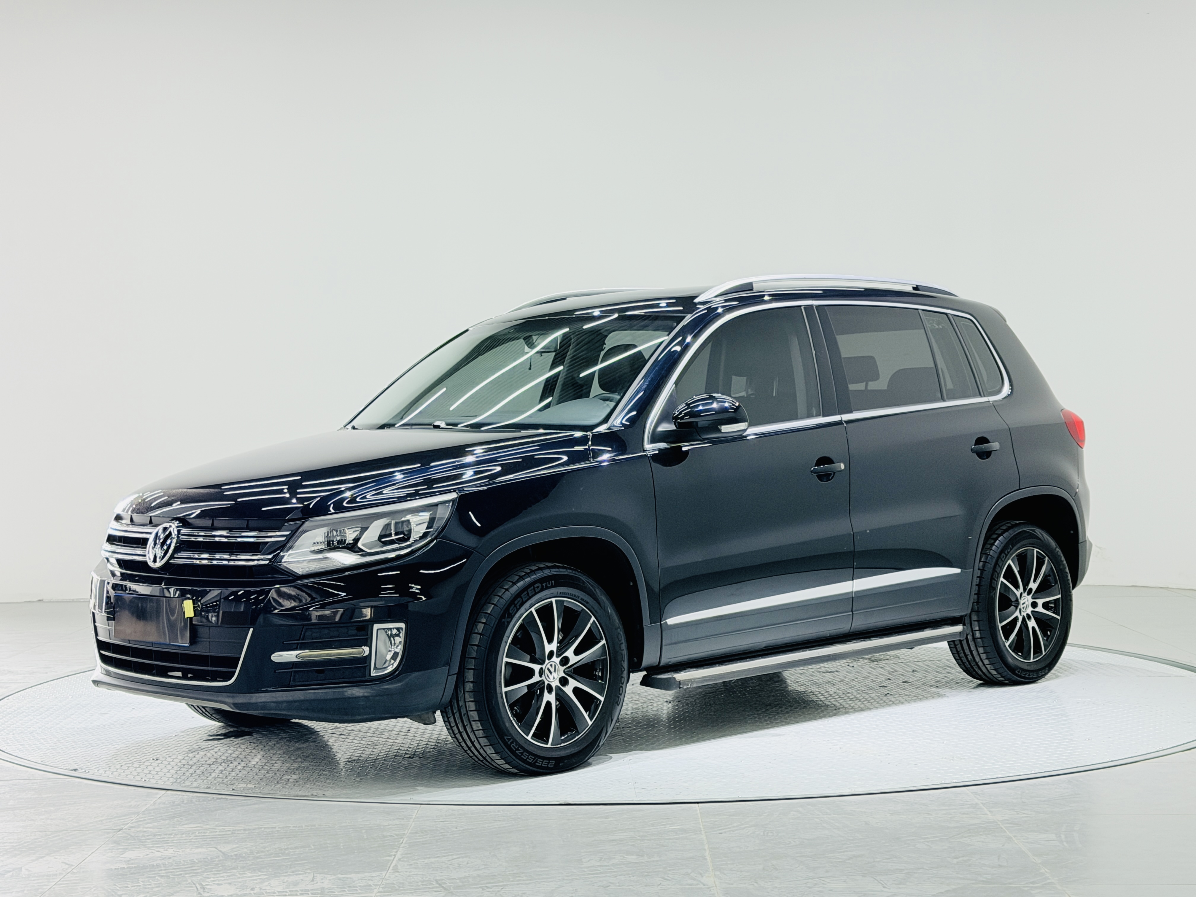 Volkswagen Tiguan 2014 car image 
