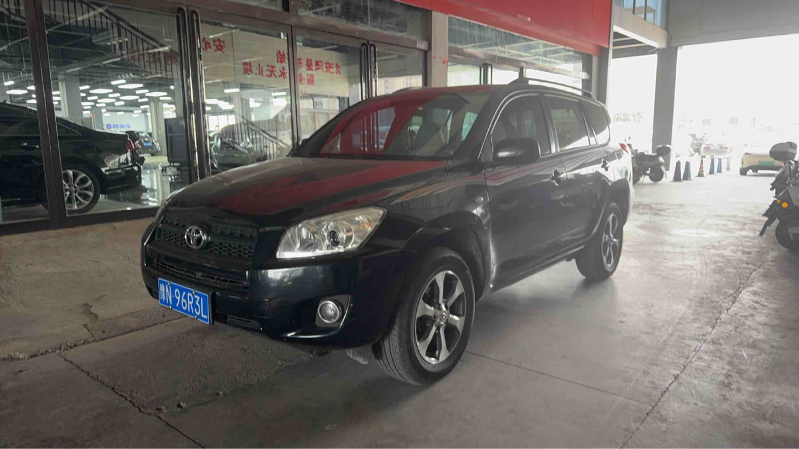 Toyota RAV4 2010 Toyota RAV4 2010 car image