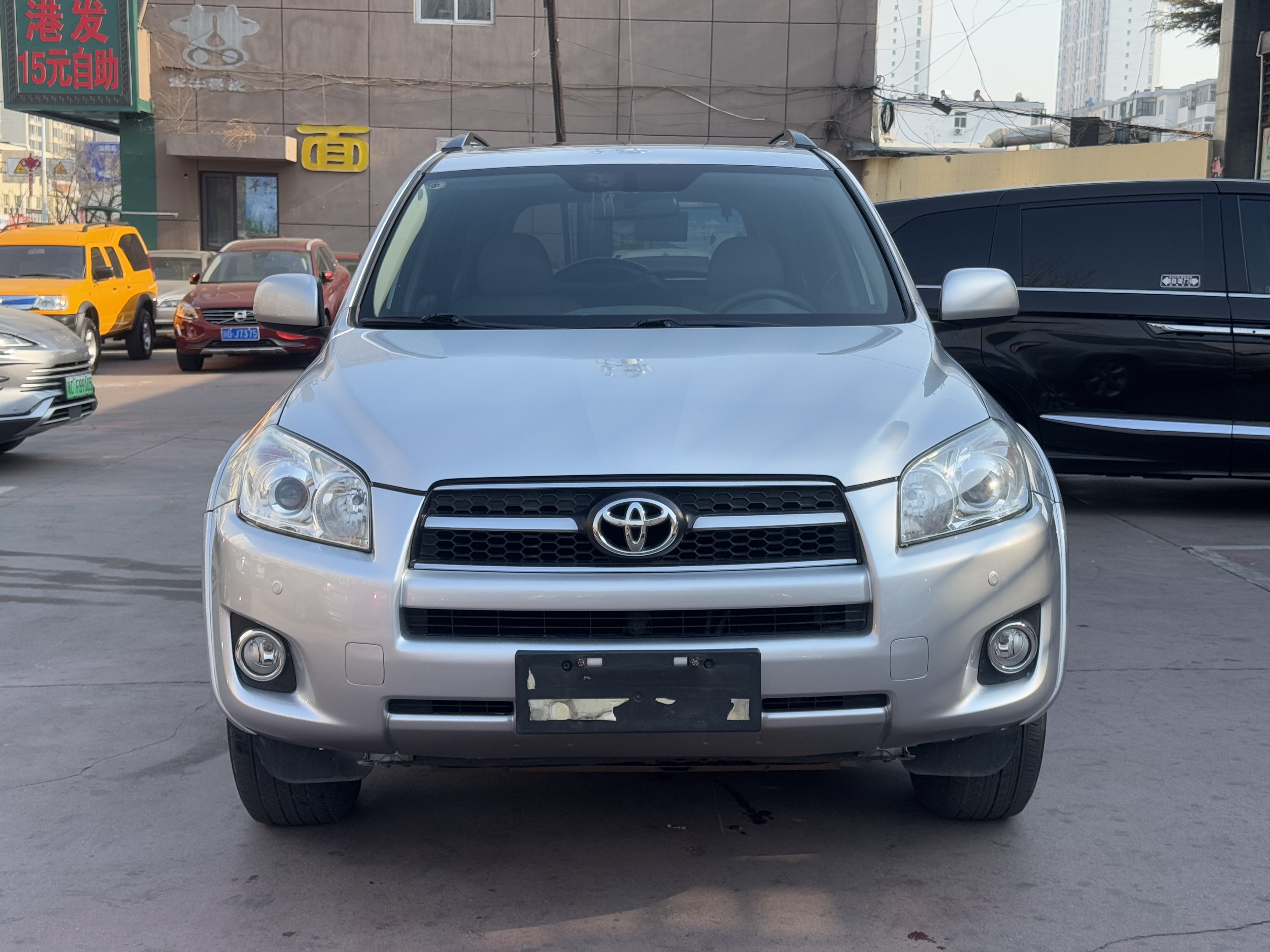 Toyota RAV4 2010 car image 