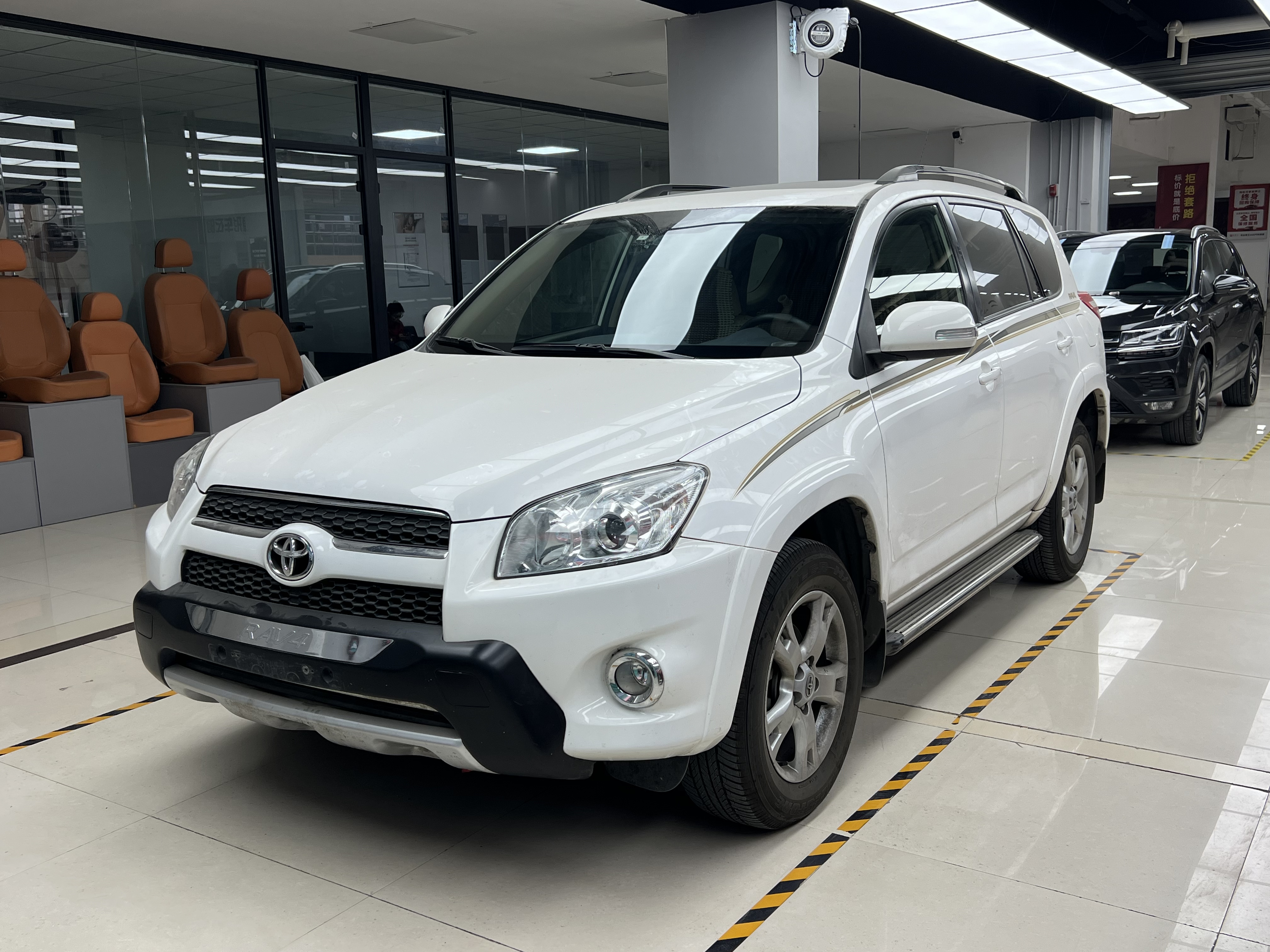 Toyota RAV4 2013 car image 