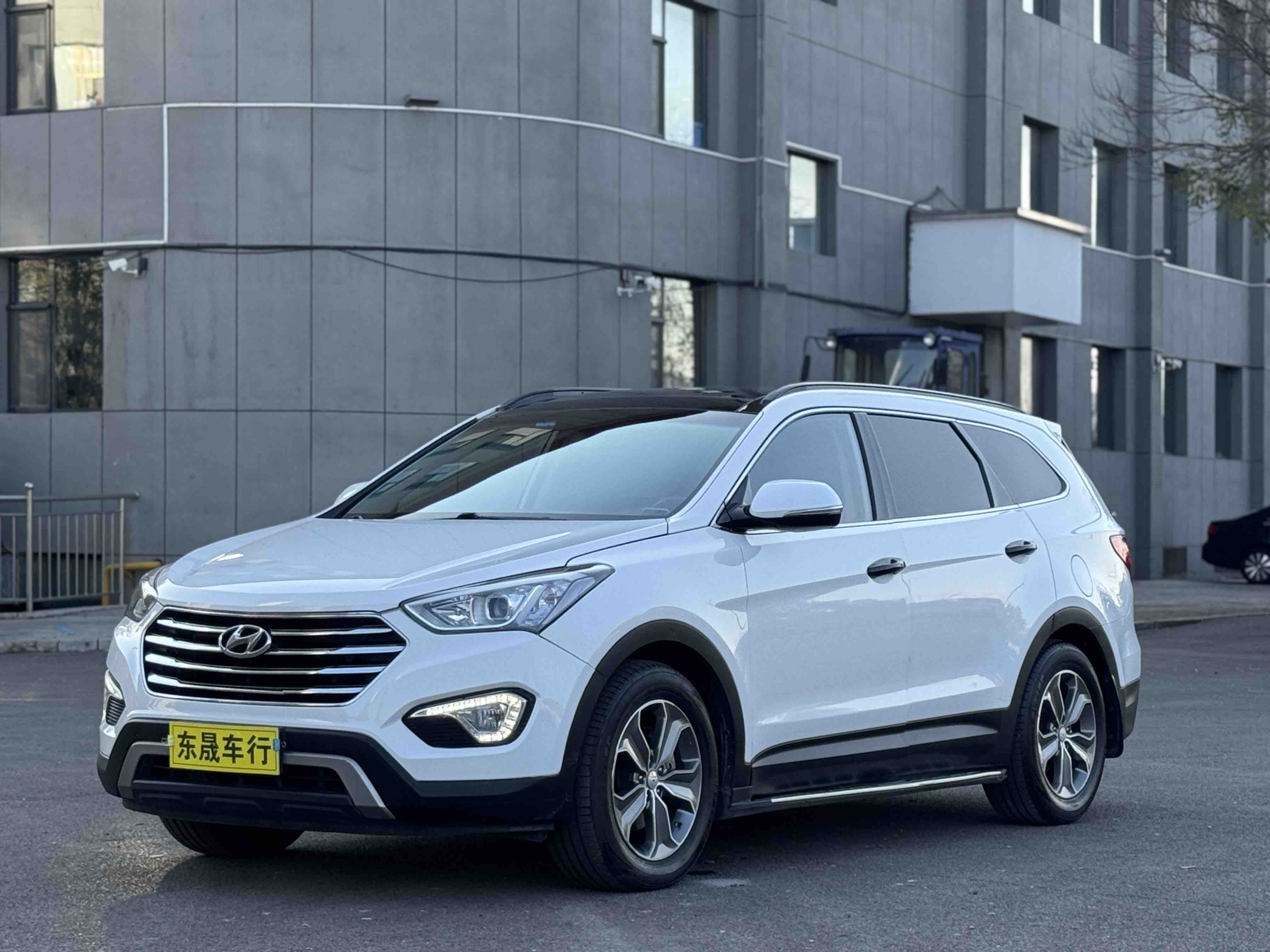Hyundai Grand Santa Fe 2016 car image 