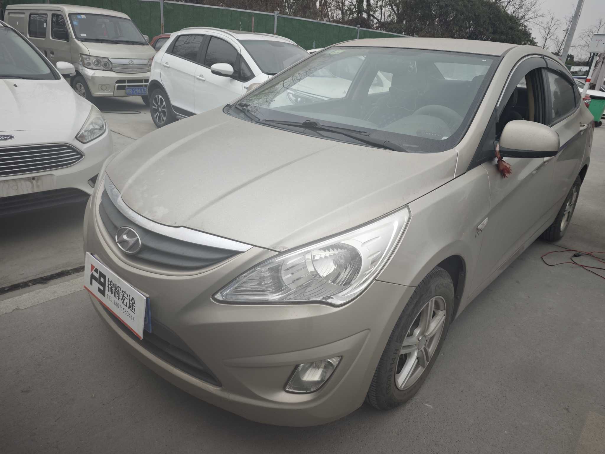 Hyundai Reina 2012 car image 