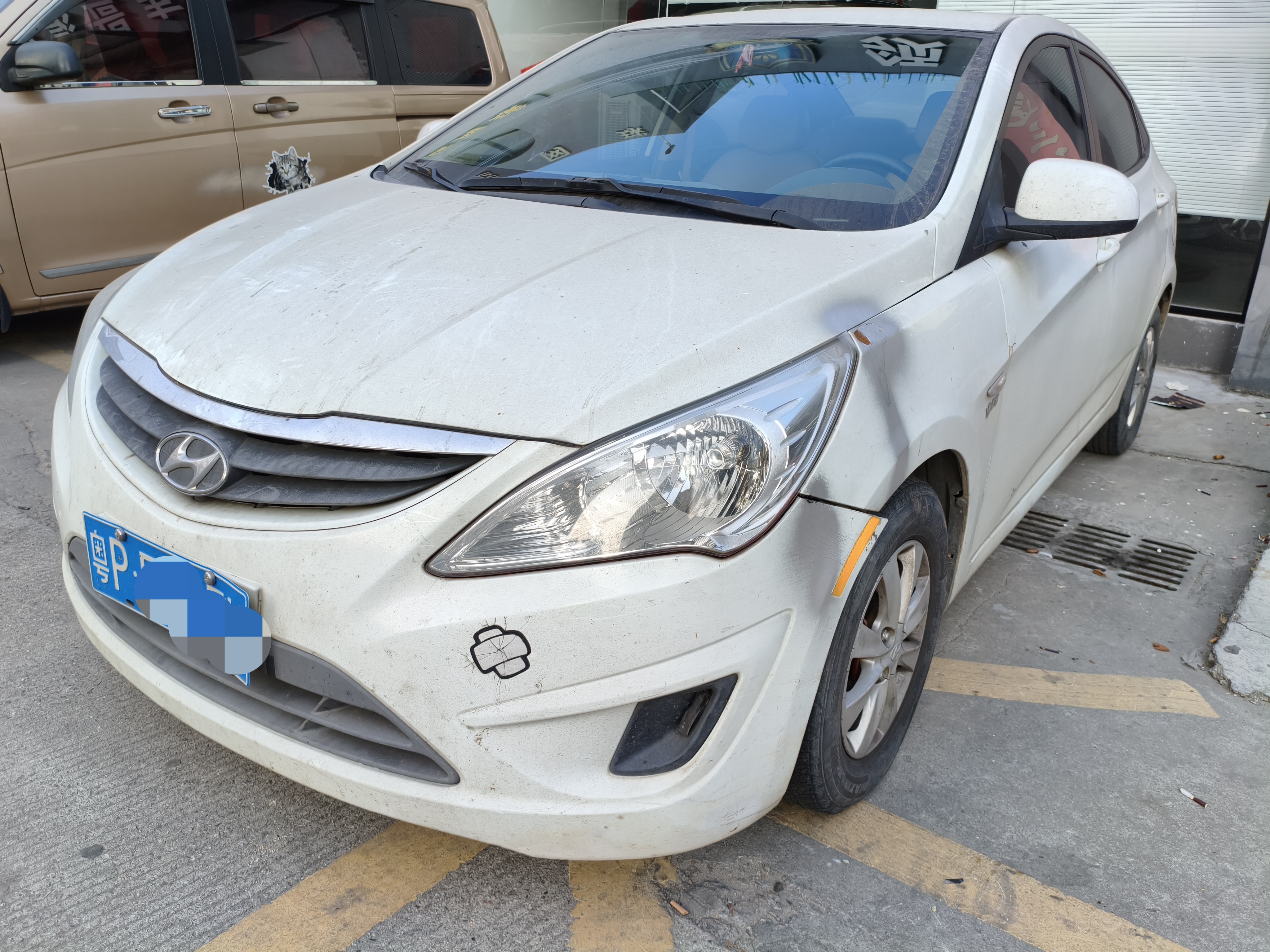 Hyundai Reina 2012 car image 