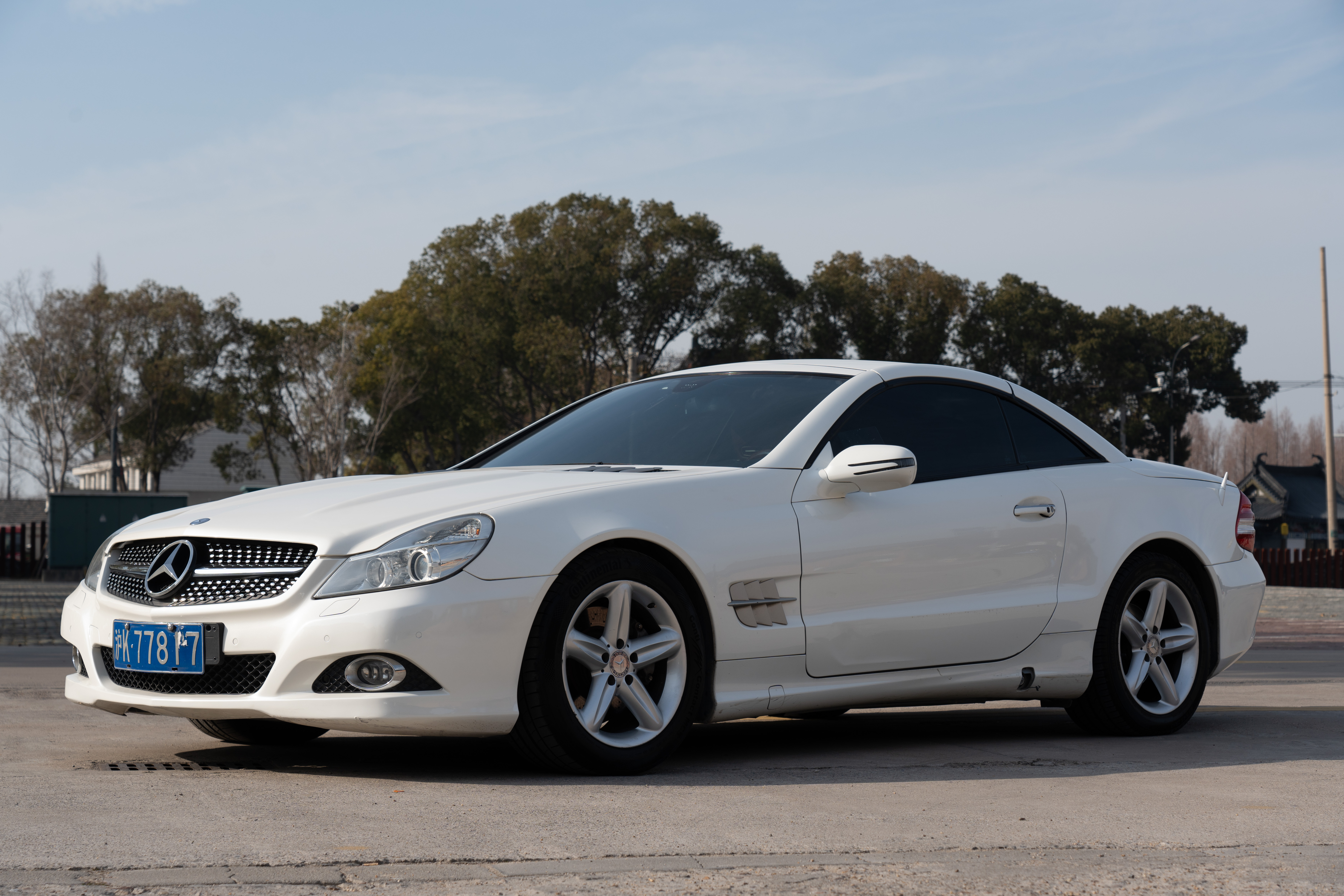 Mercedes-Benz SL Class 2010 car image 