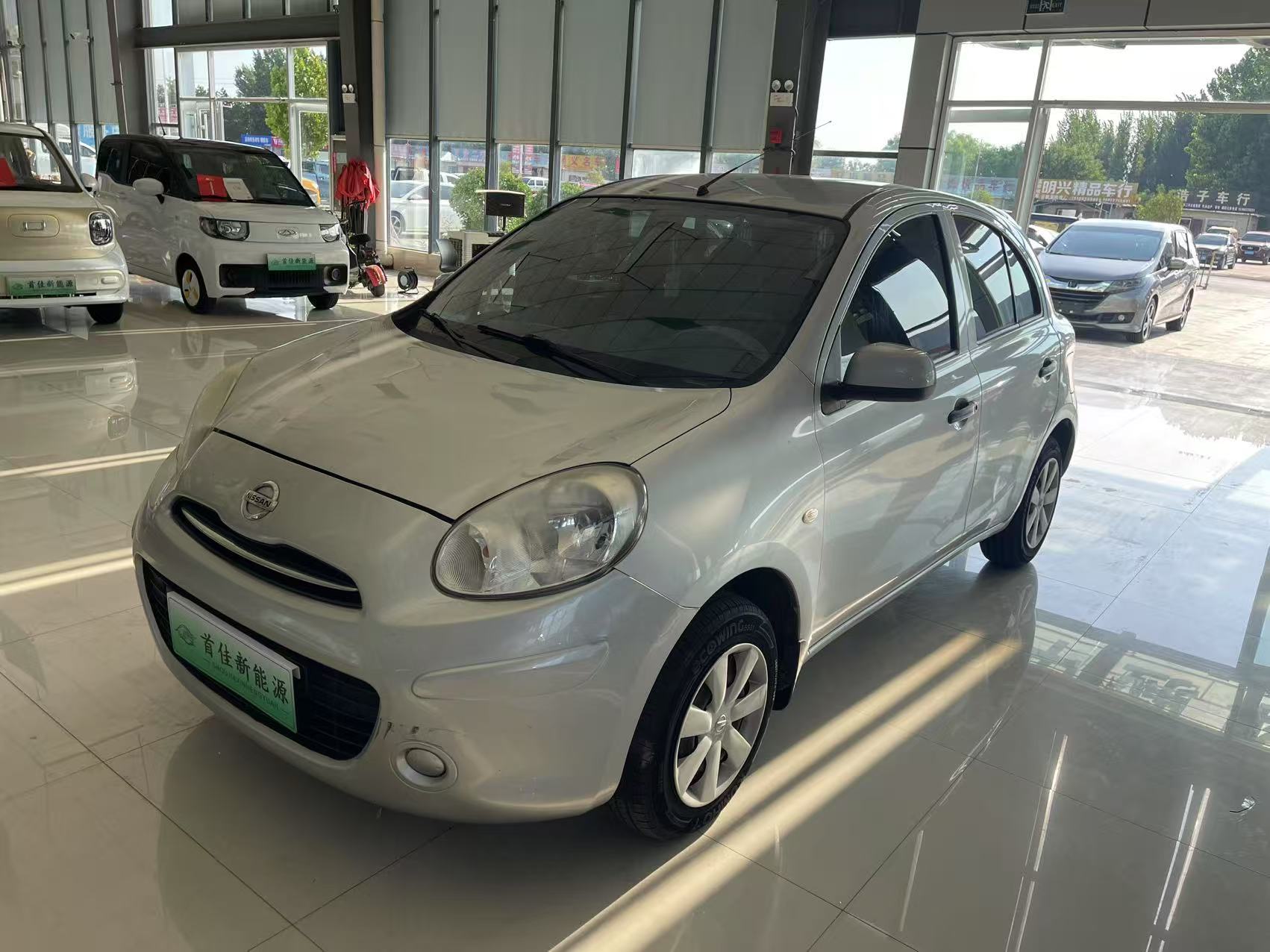 Nissan March 2012 汽车图片 