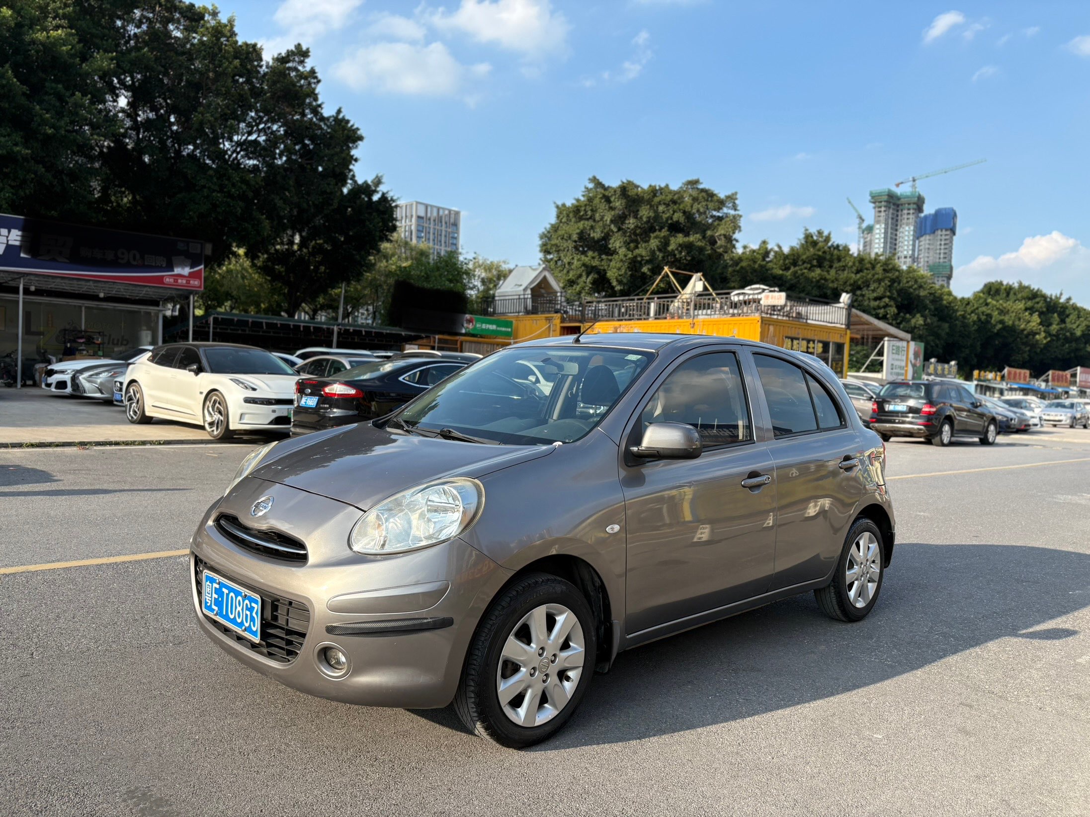 Nissan March 2010 汽车图片 