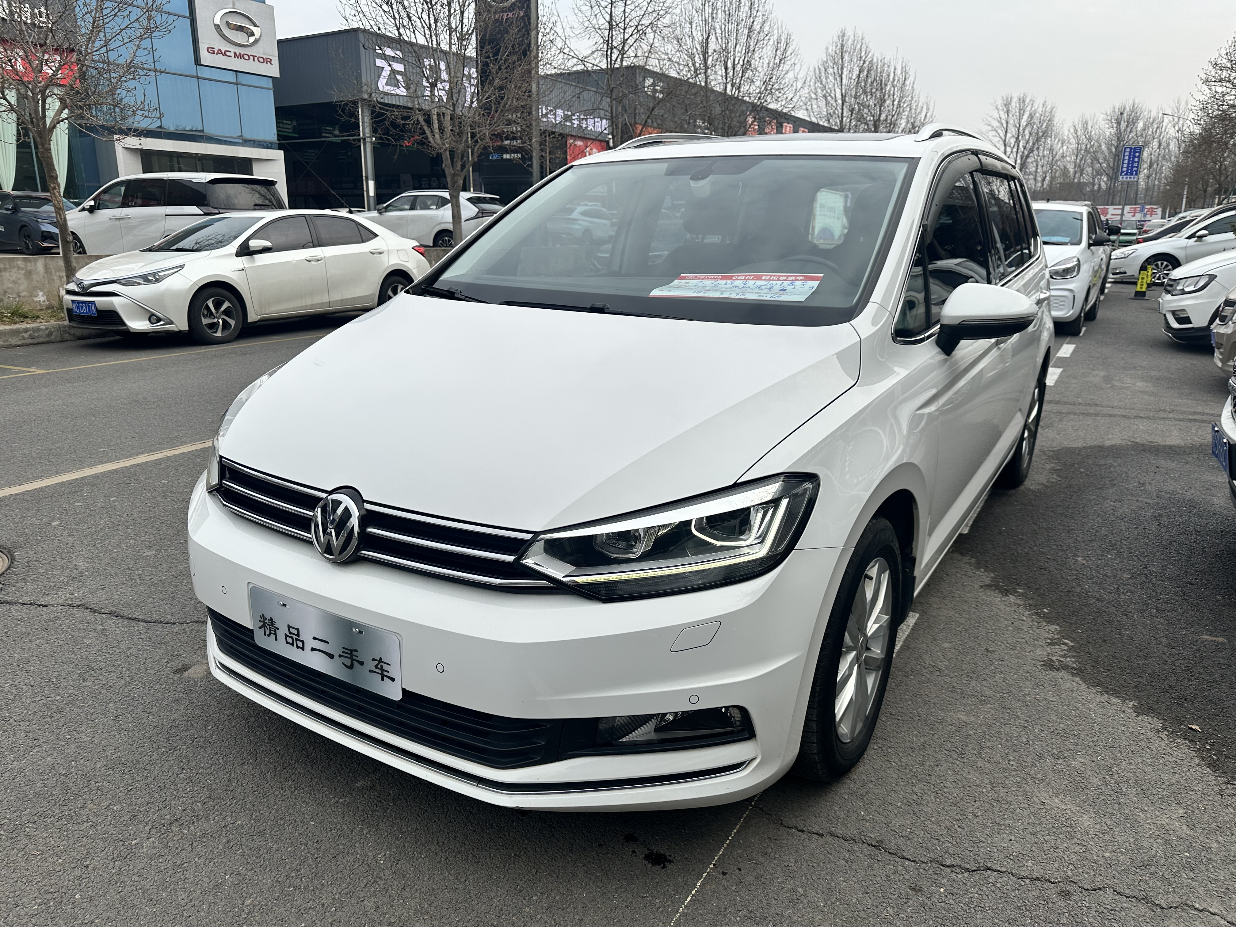 Volkswagen Touran 2017 car image 