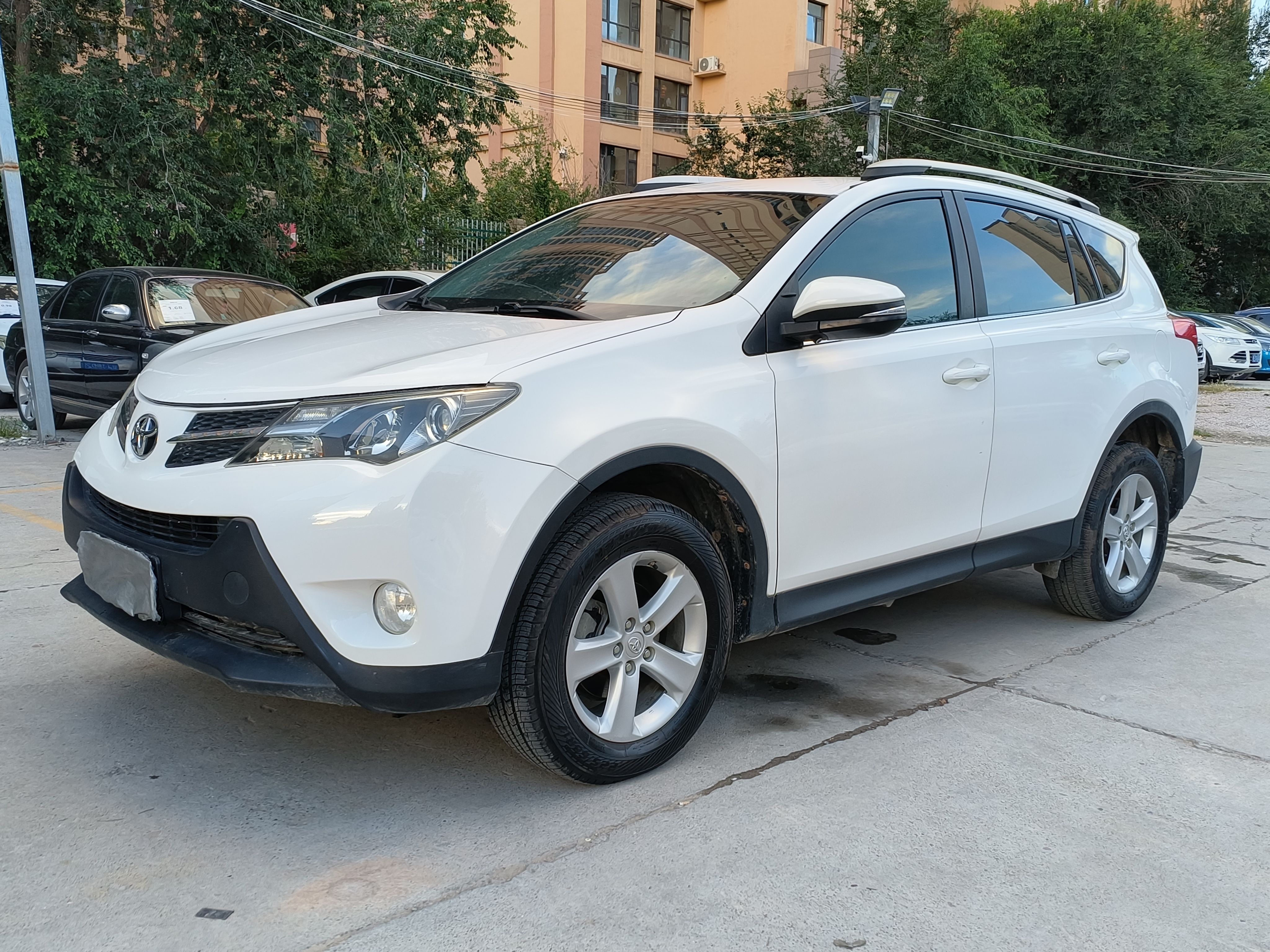 Toyota RAV4 2014 Toyota RAV4 2014 car image