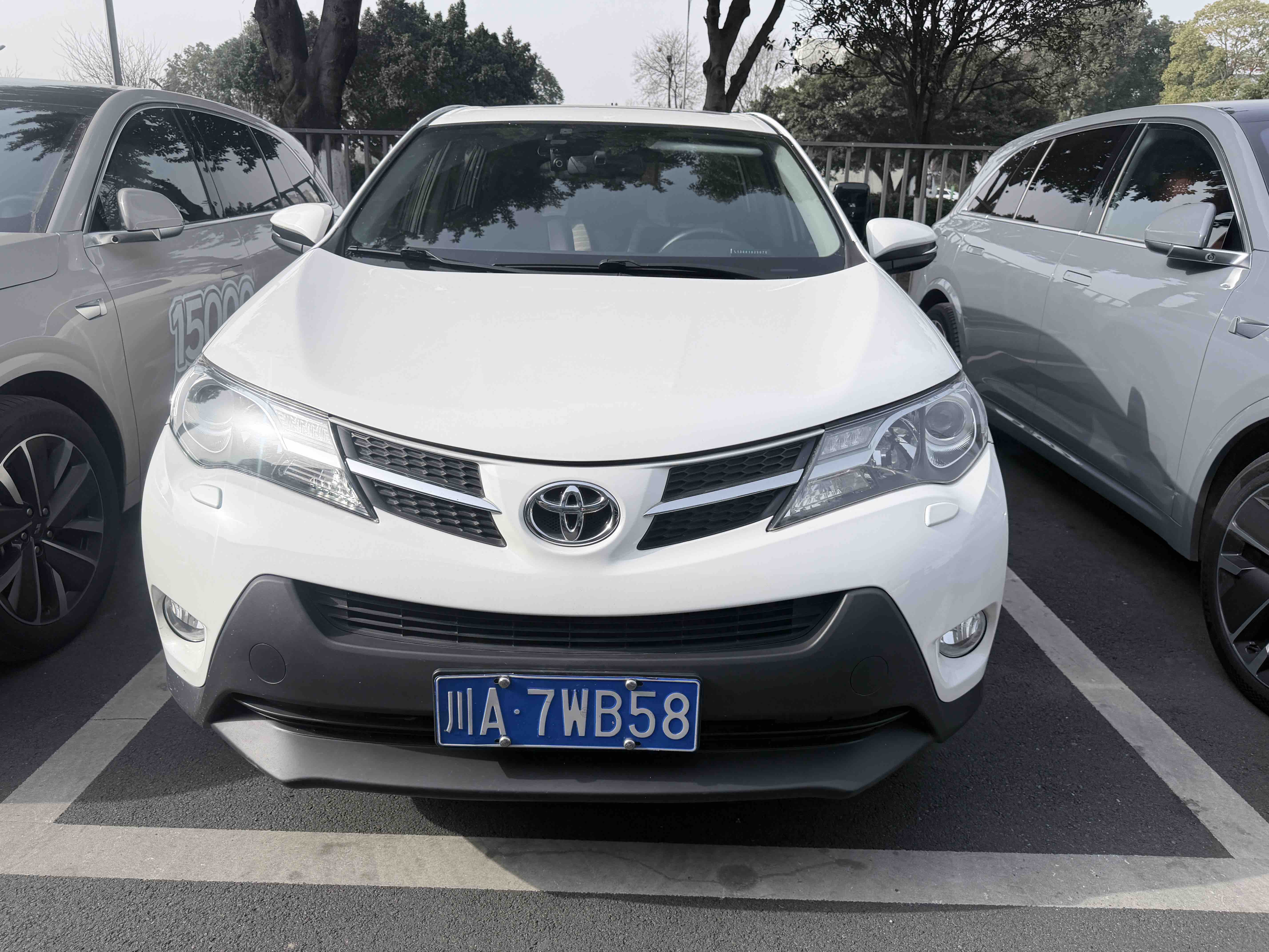 Toyota RAV4 2014 Toyota RAV4 2014 car image