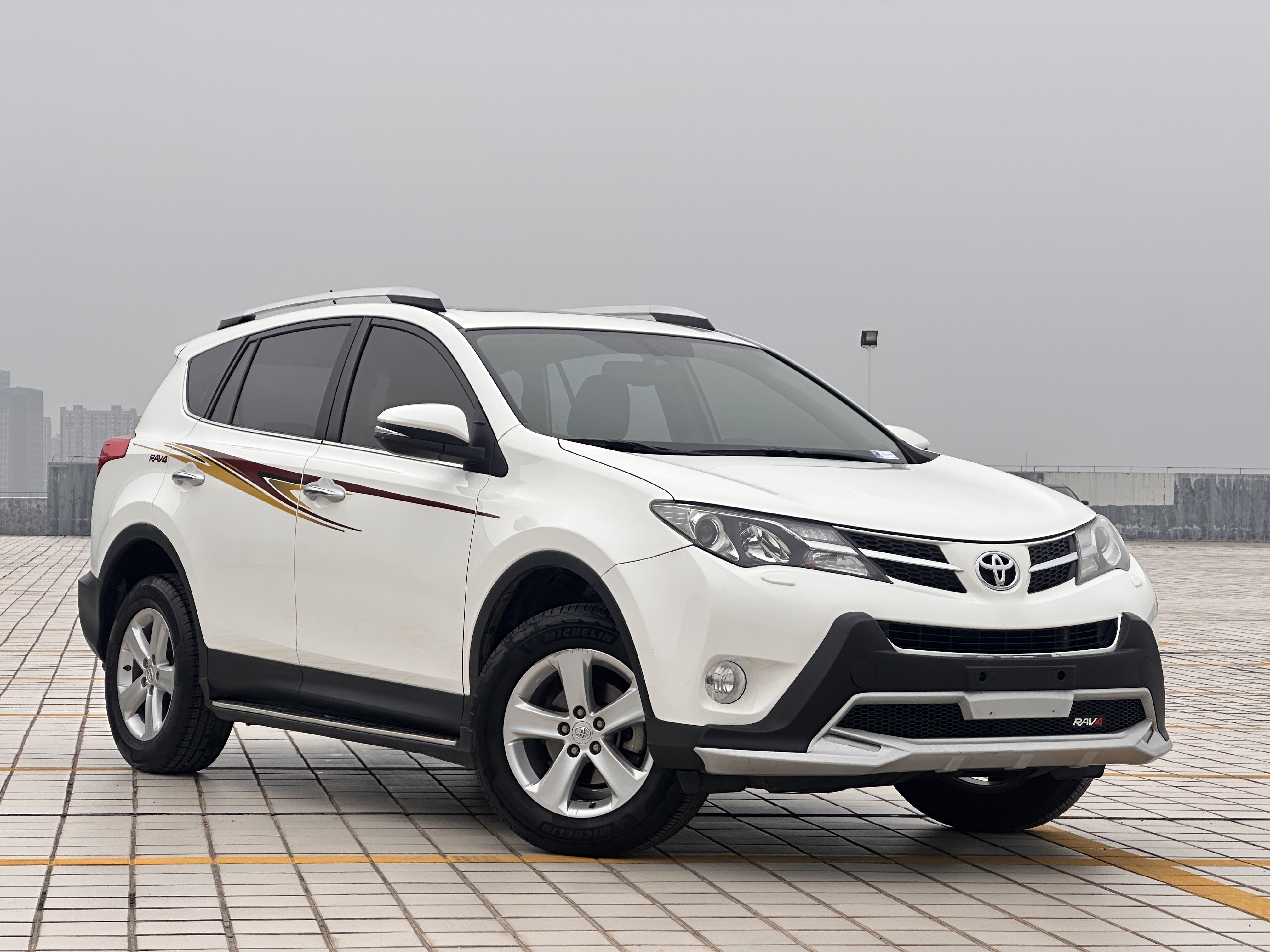Toyota RAV4 2014 Toyota RAV4 2014 car image