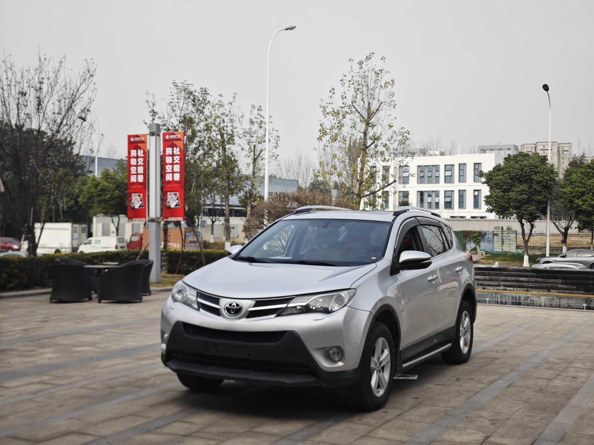 Toyota RAV4 2014 Toyota RAV4 2014 car image