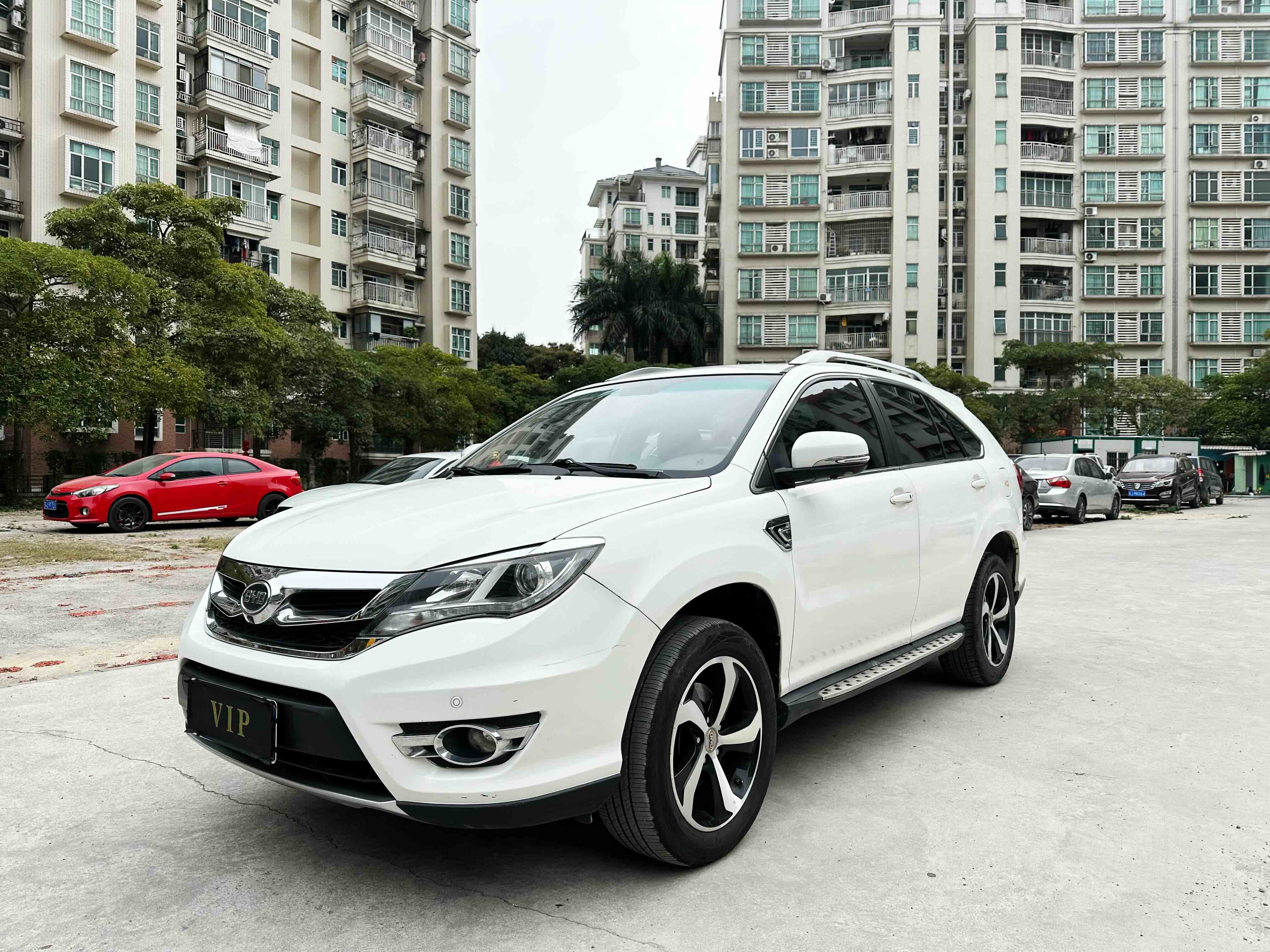 BYD S7 2015 car image 