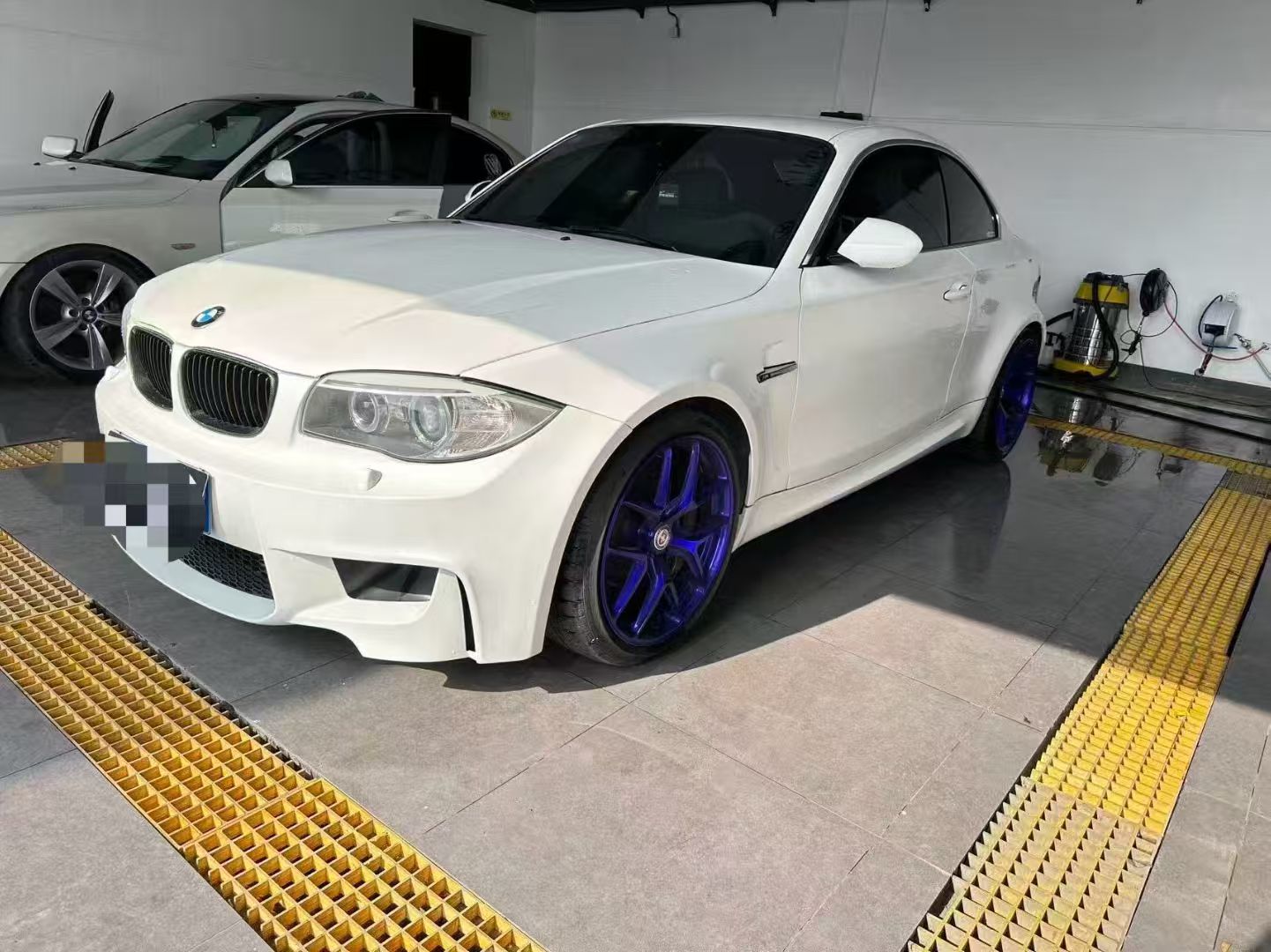 BMW 1 Series M 2012 car image 