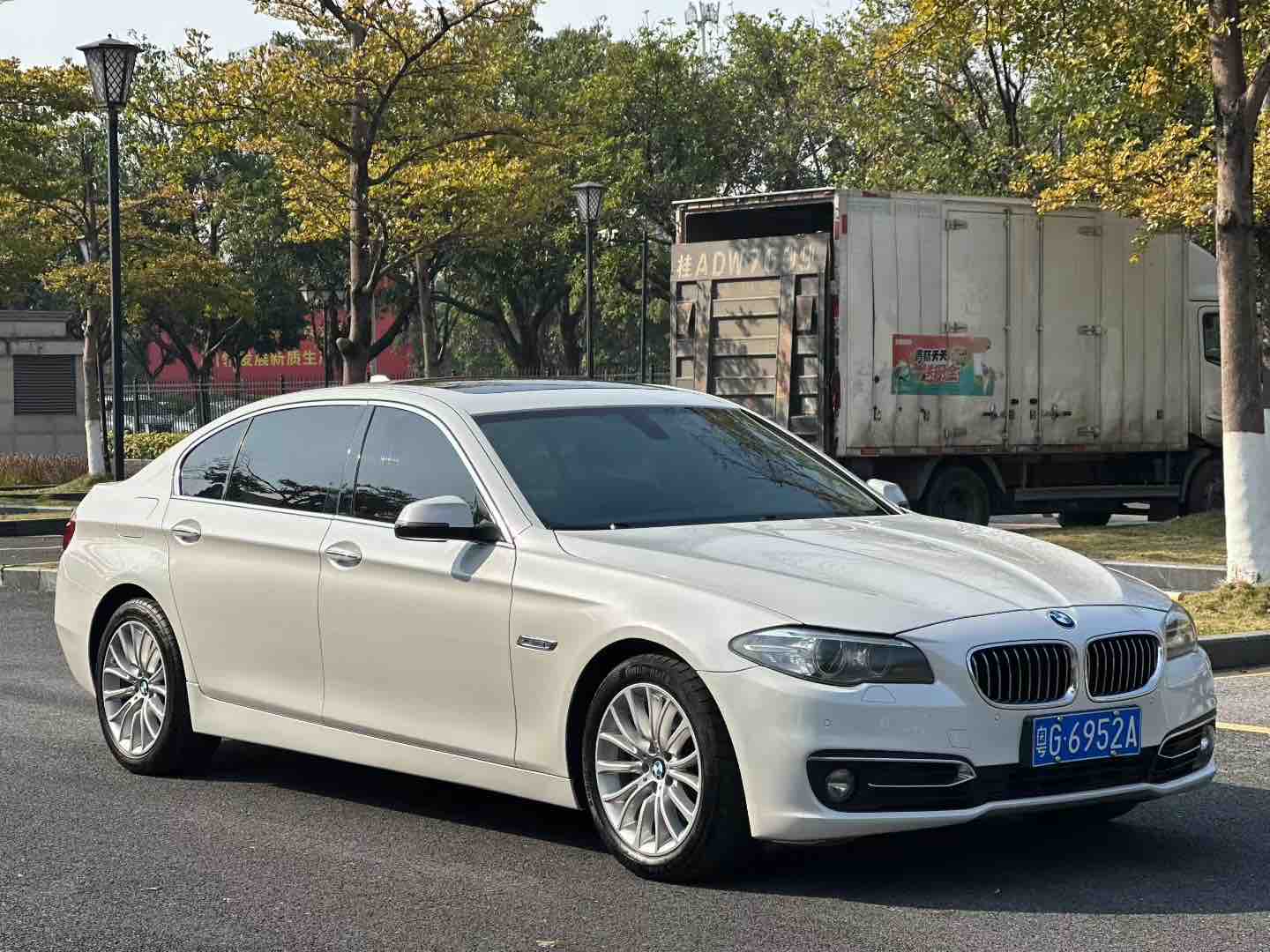 BMW 5 Series 2013 BMW 5 Series 2013 car image
