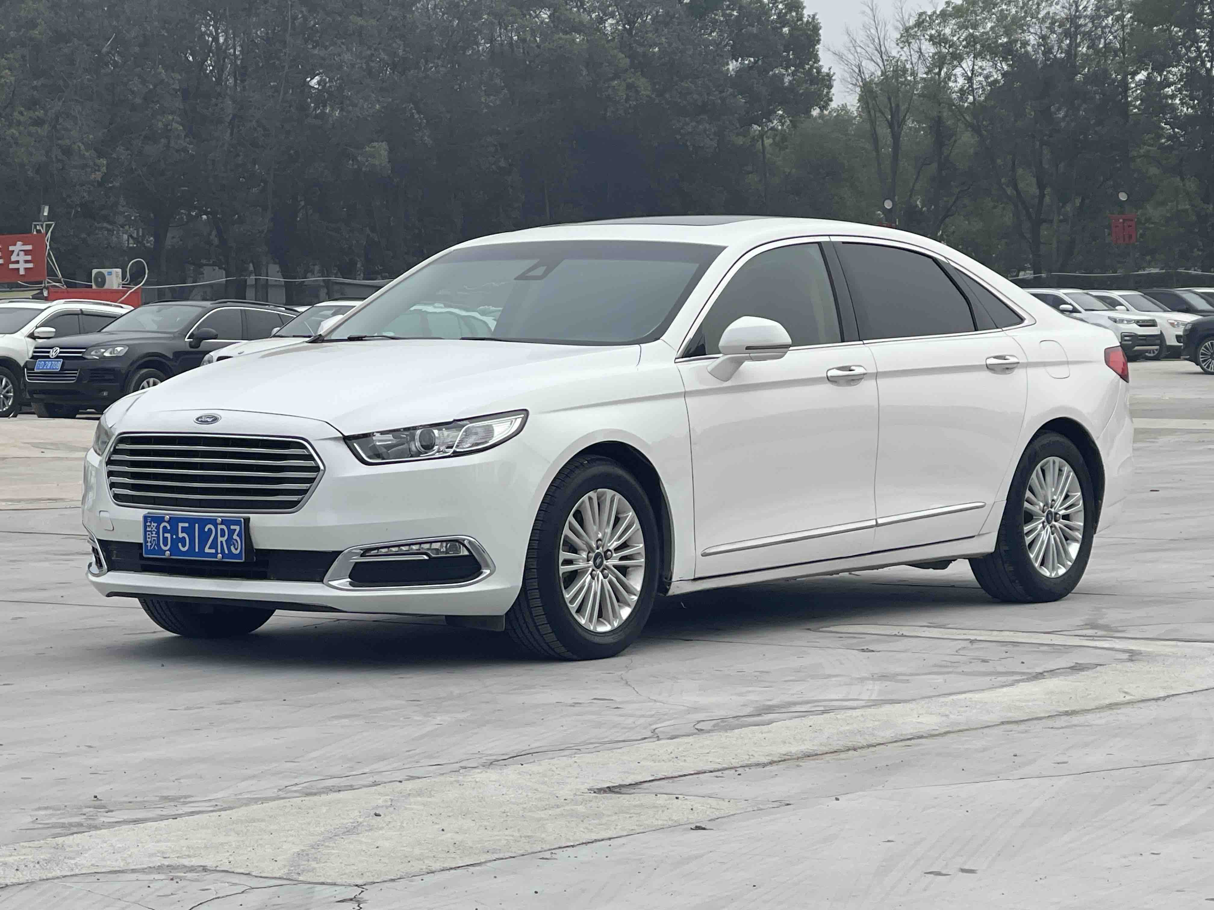 Ford Taurus 2016 car image 