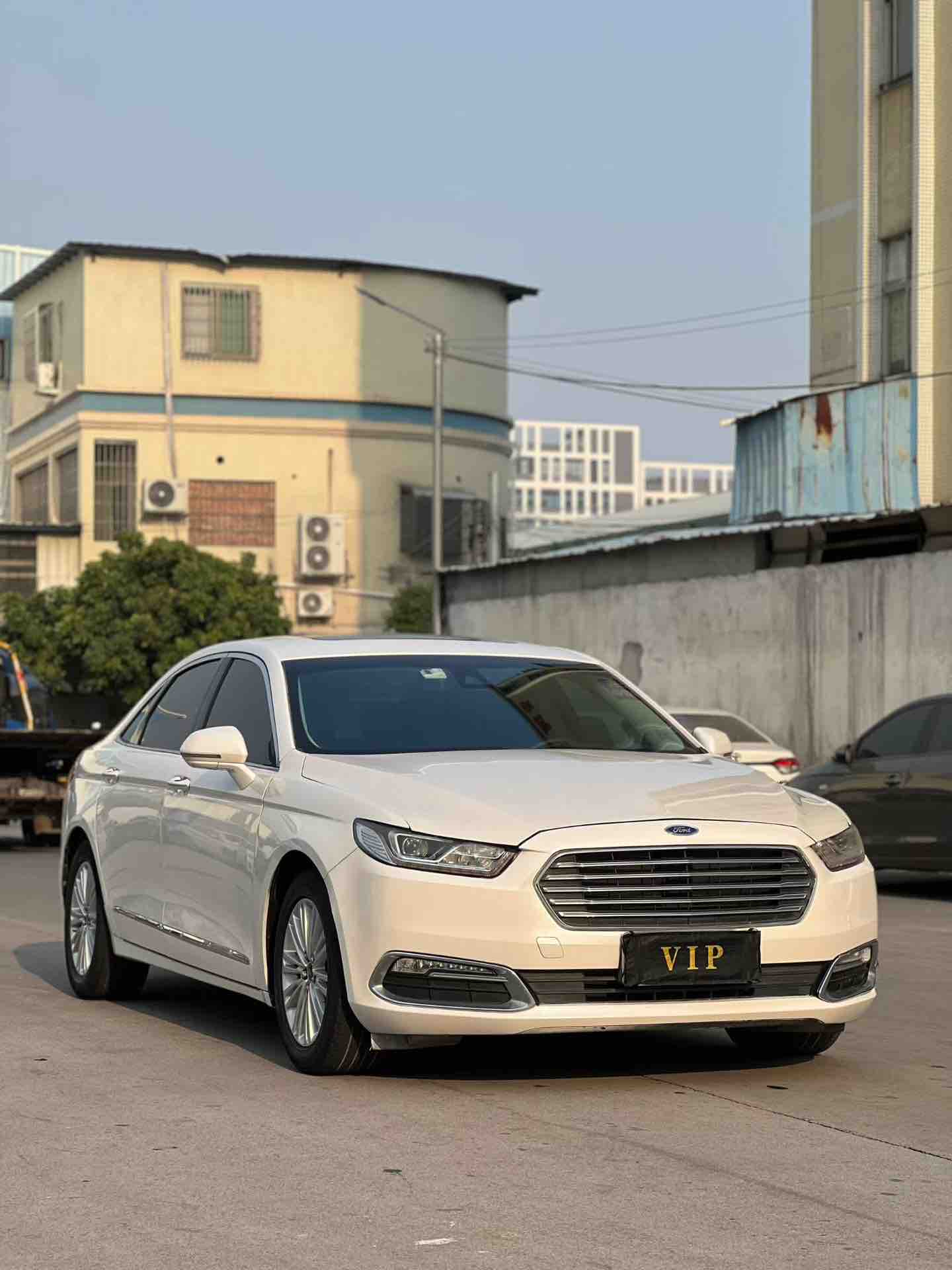 Ford Taurus 2016 car image 