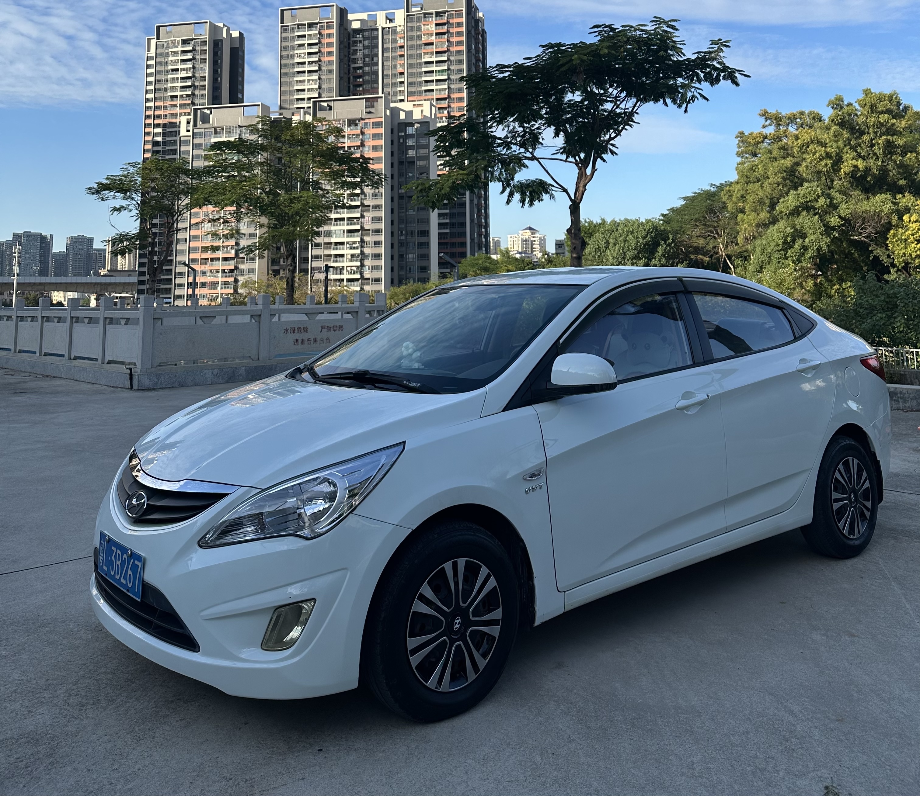 Hyundai Reina 2013 car image 