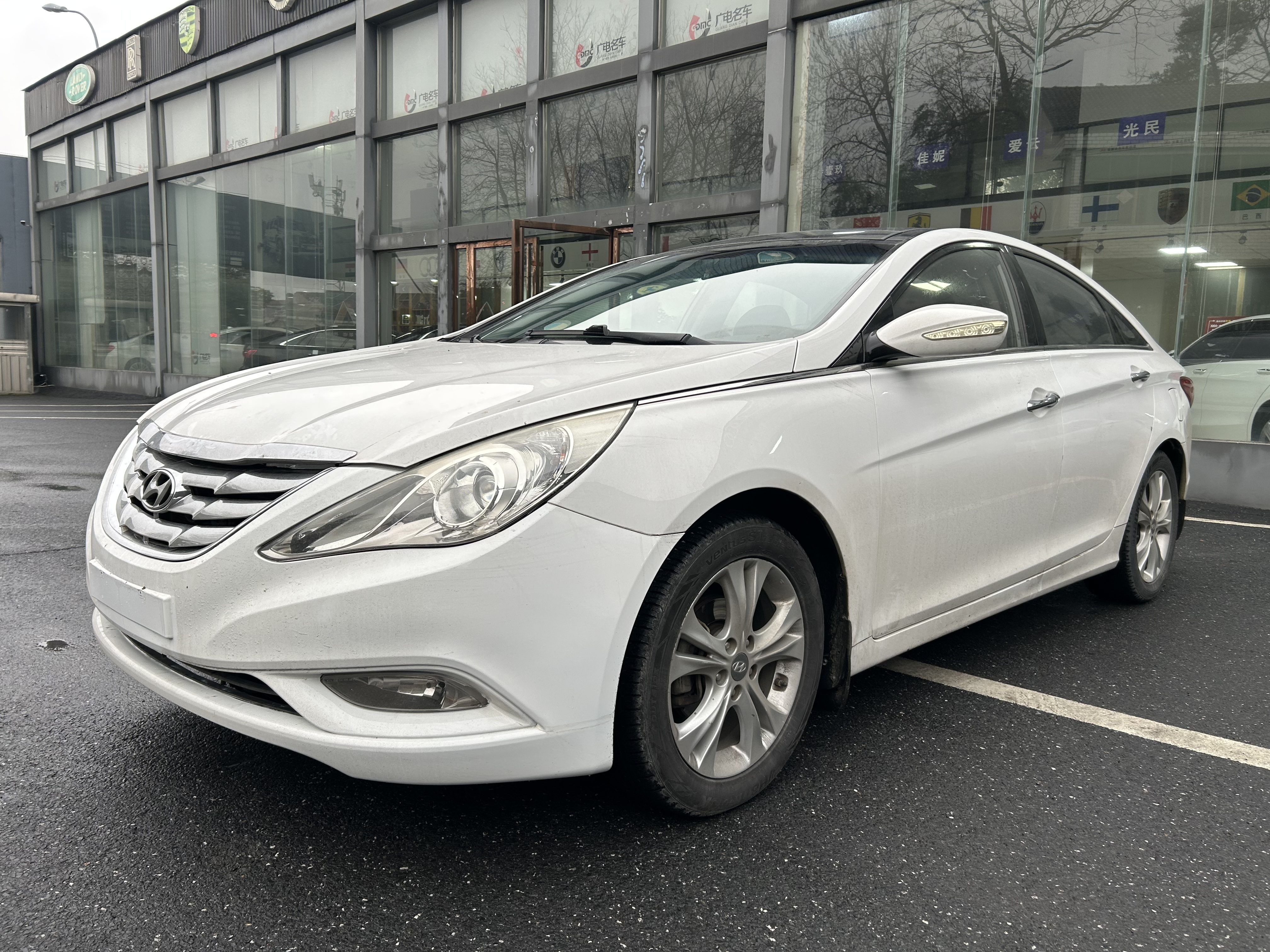 Hyundai Sonata 2012 car image 