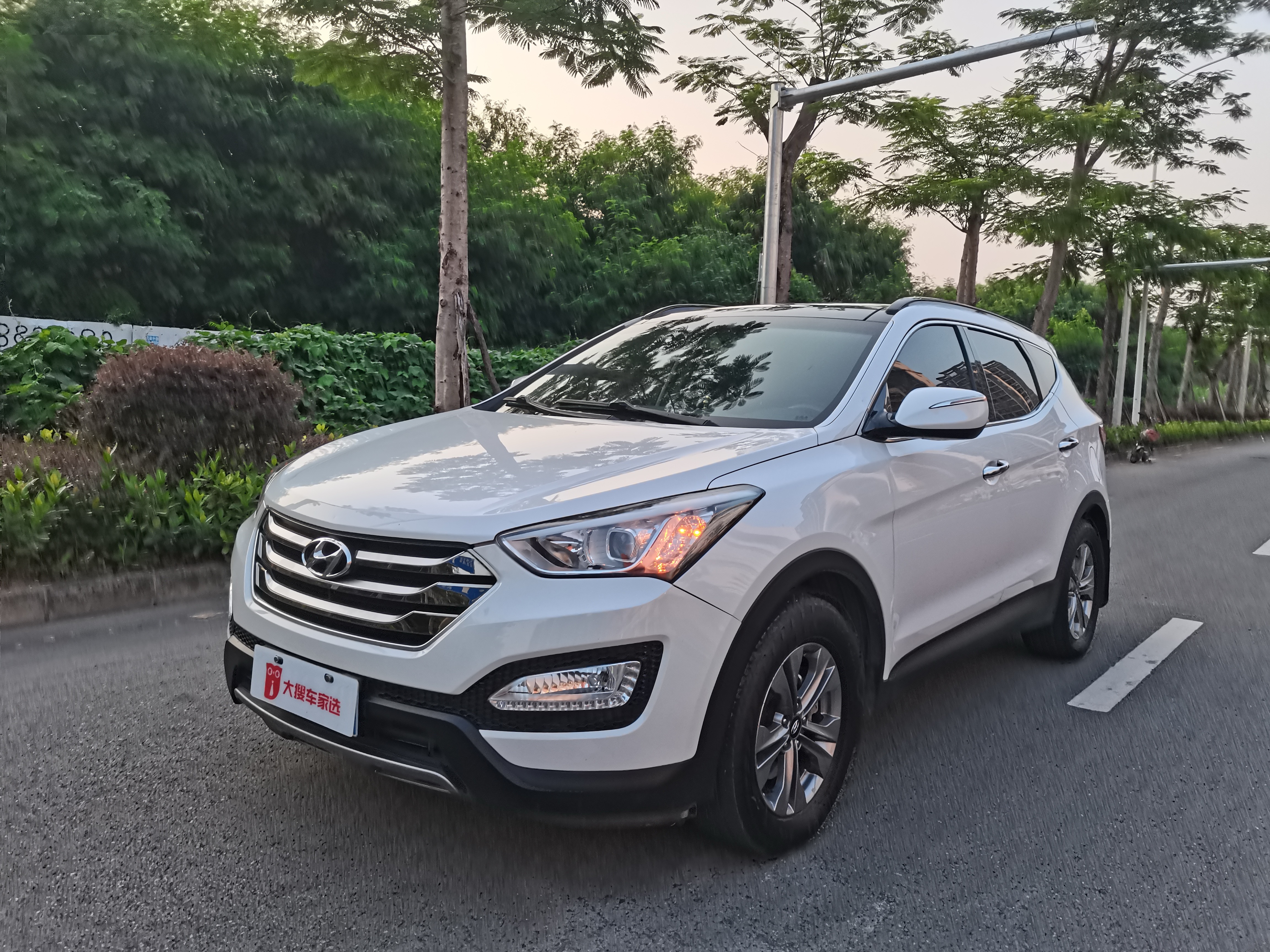 Hyundai Santa Fe 2014 car image 