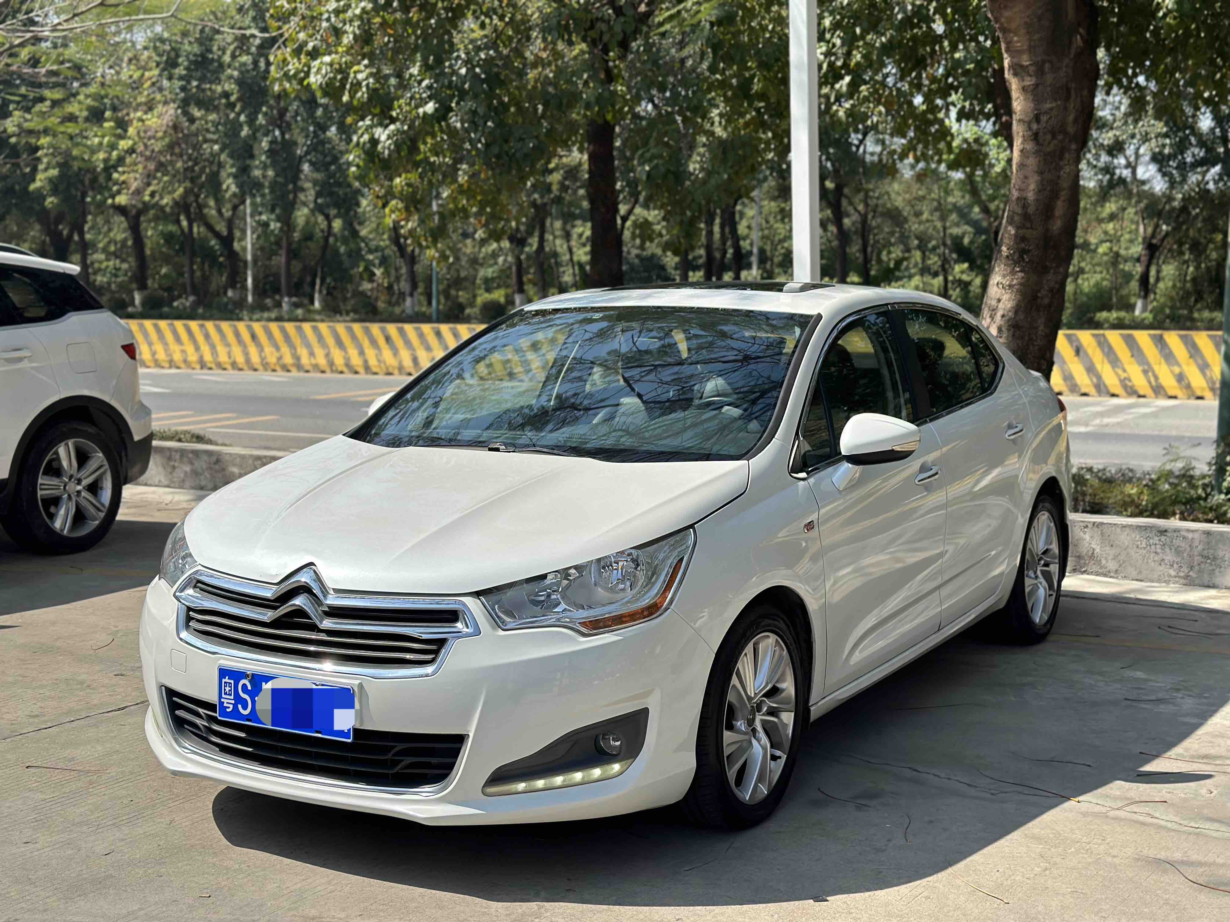 Citroen C4L 2014 car image 