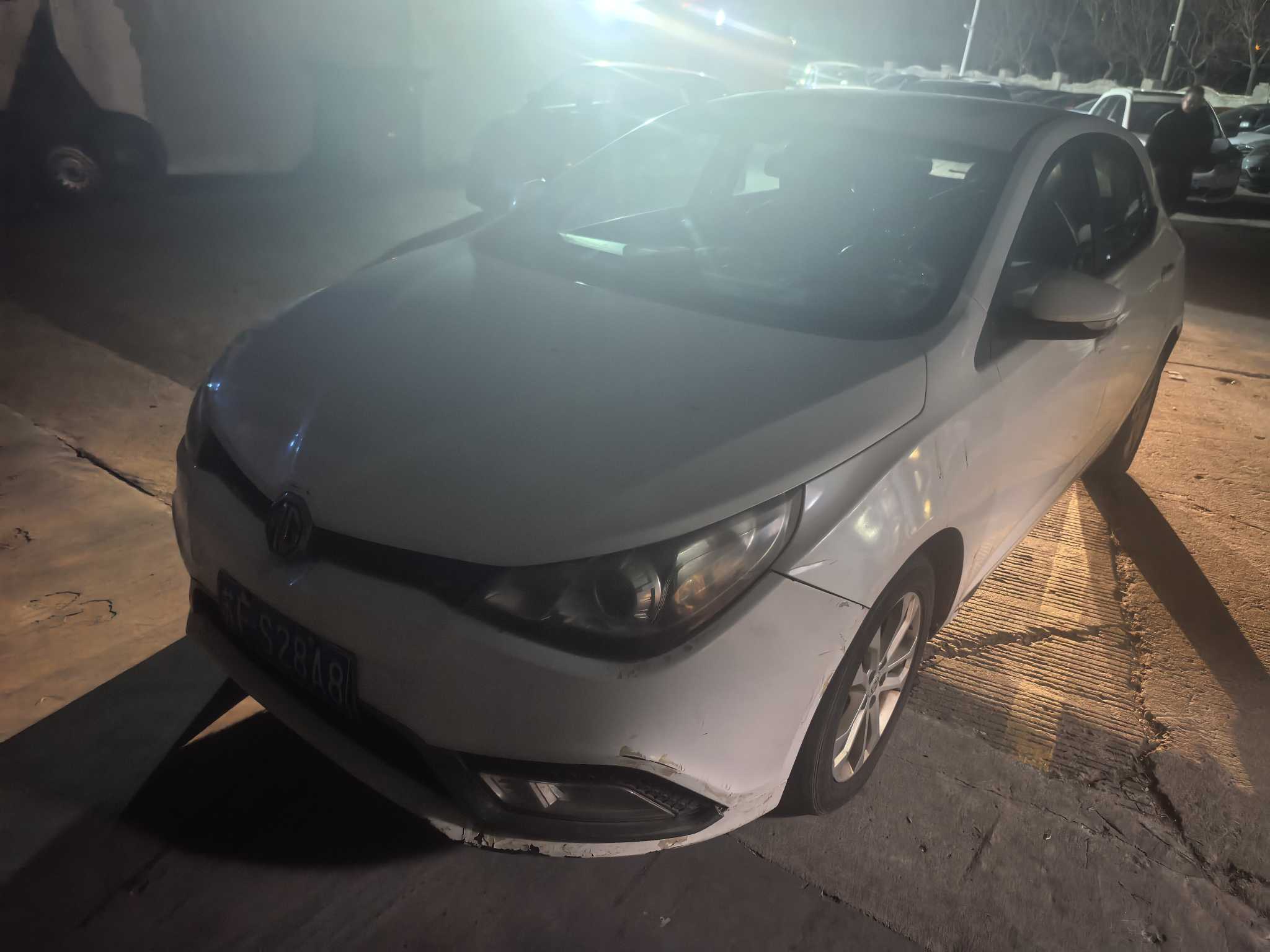 MG 5 2014 immagine di auto 