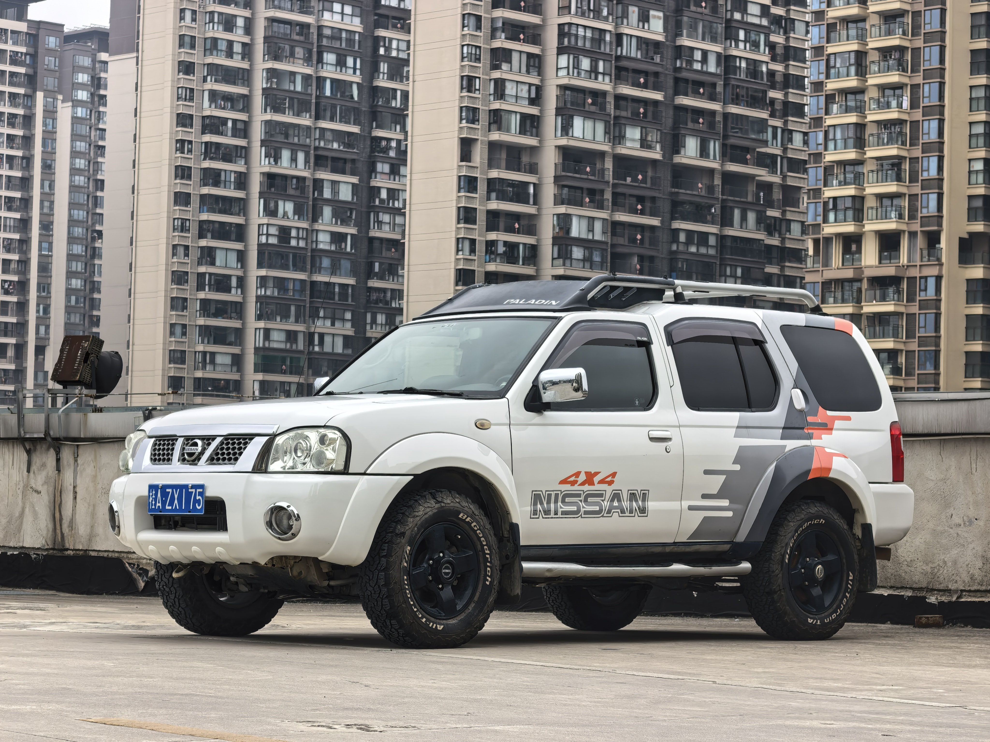Nissan Paladin 2013 汽车图片 