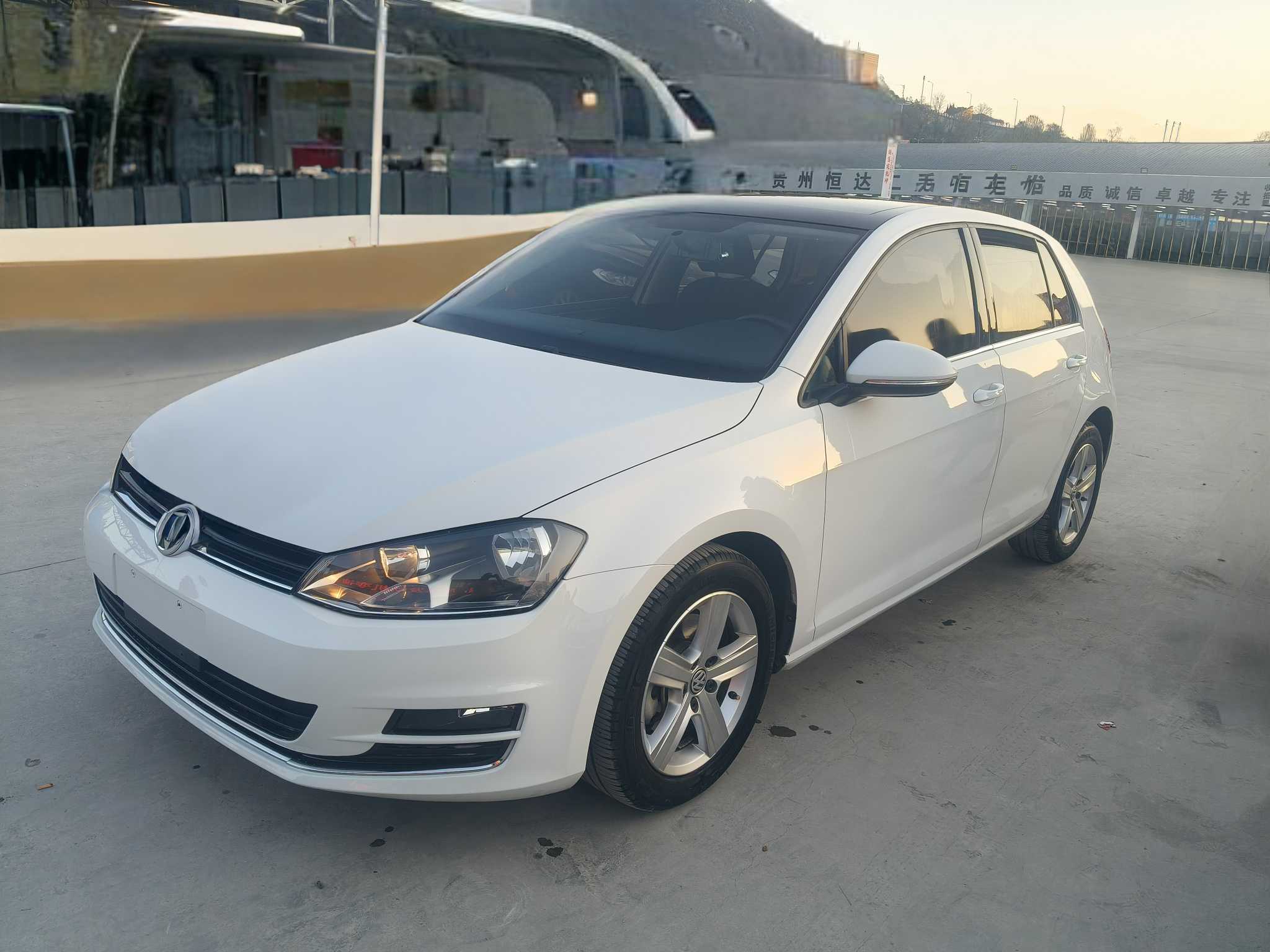 Volkswagen Golf 2015 car image 