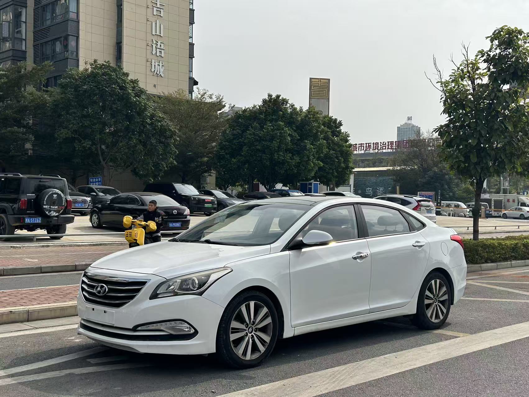 Hyundai Mistra 2014 car image 