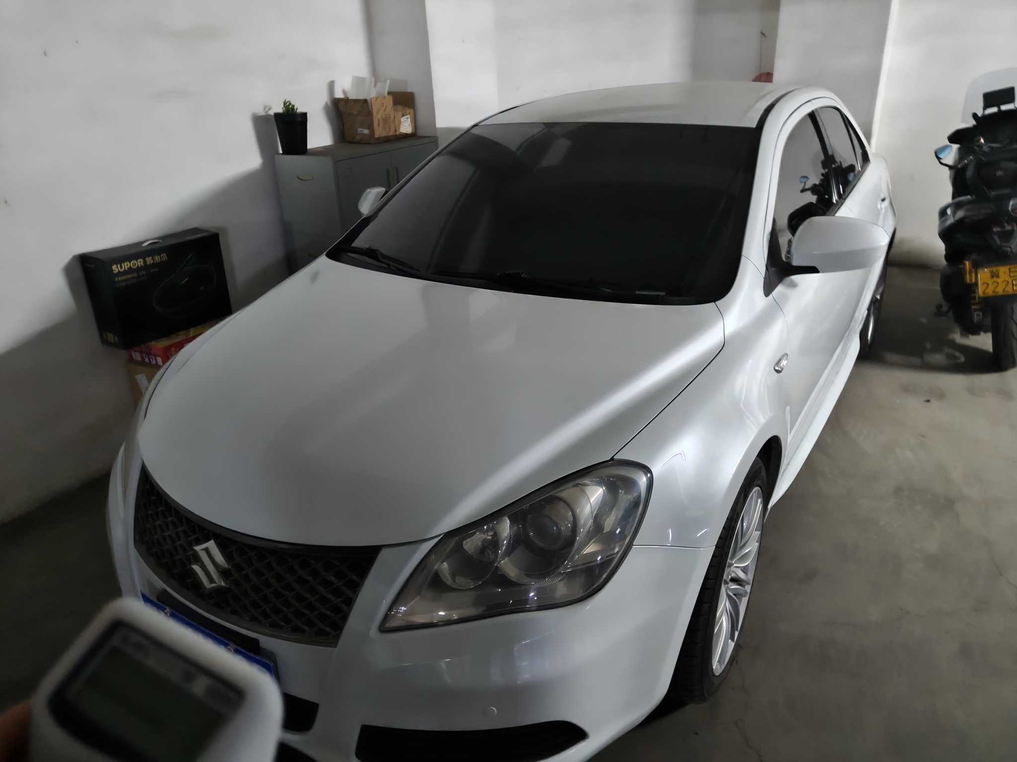 Suzuki Kizashi 2014 image de voiture 