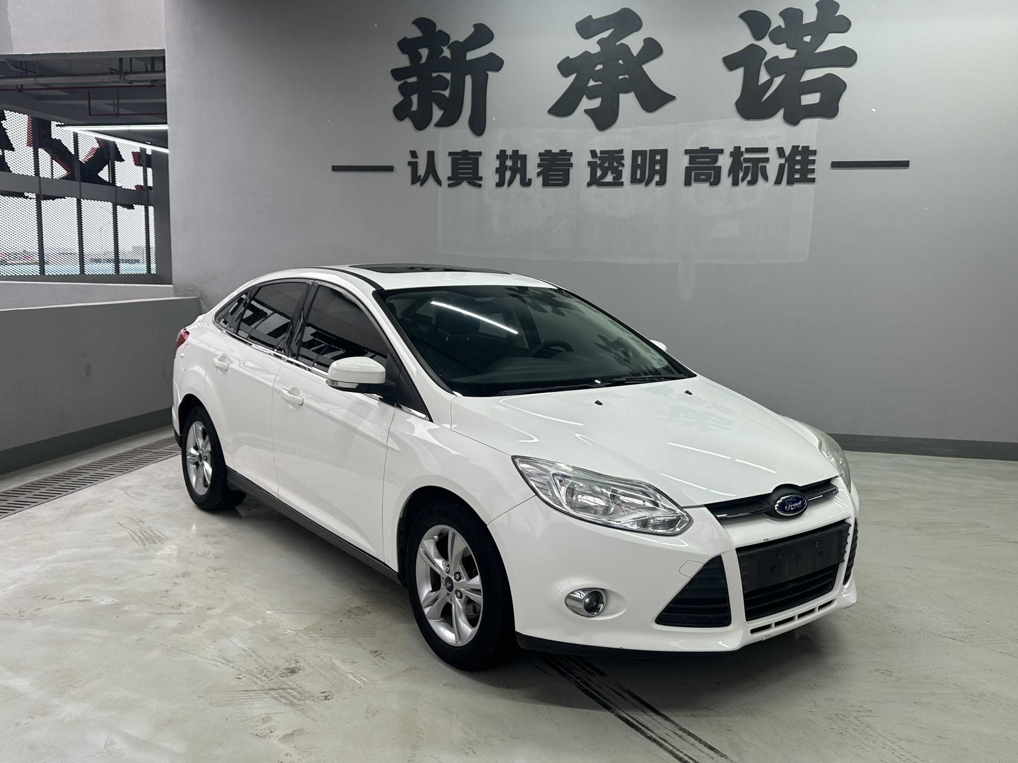 Ford Focus 2014 immagine di auto 