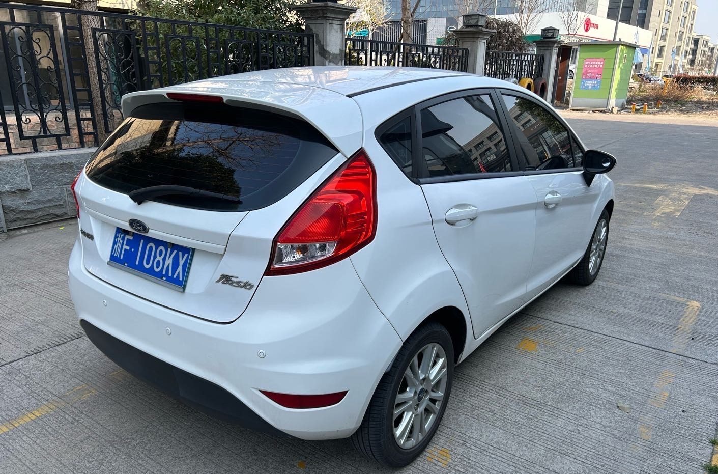 Ford Fiesta 2015 صورة سيارة 