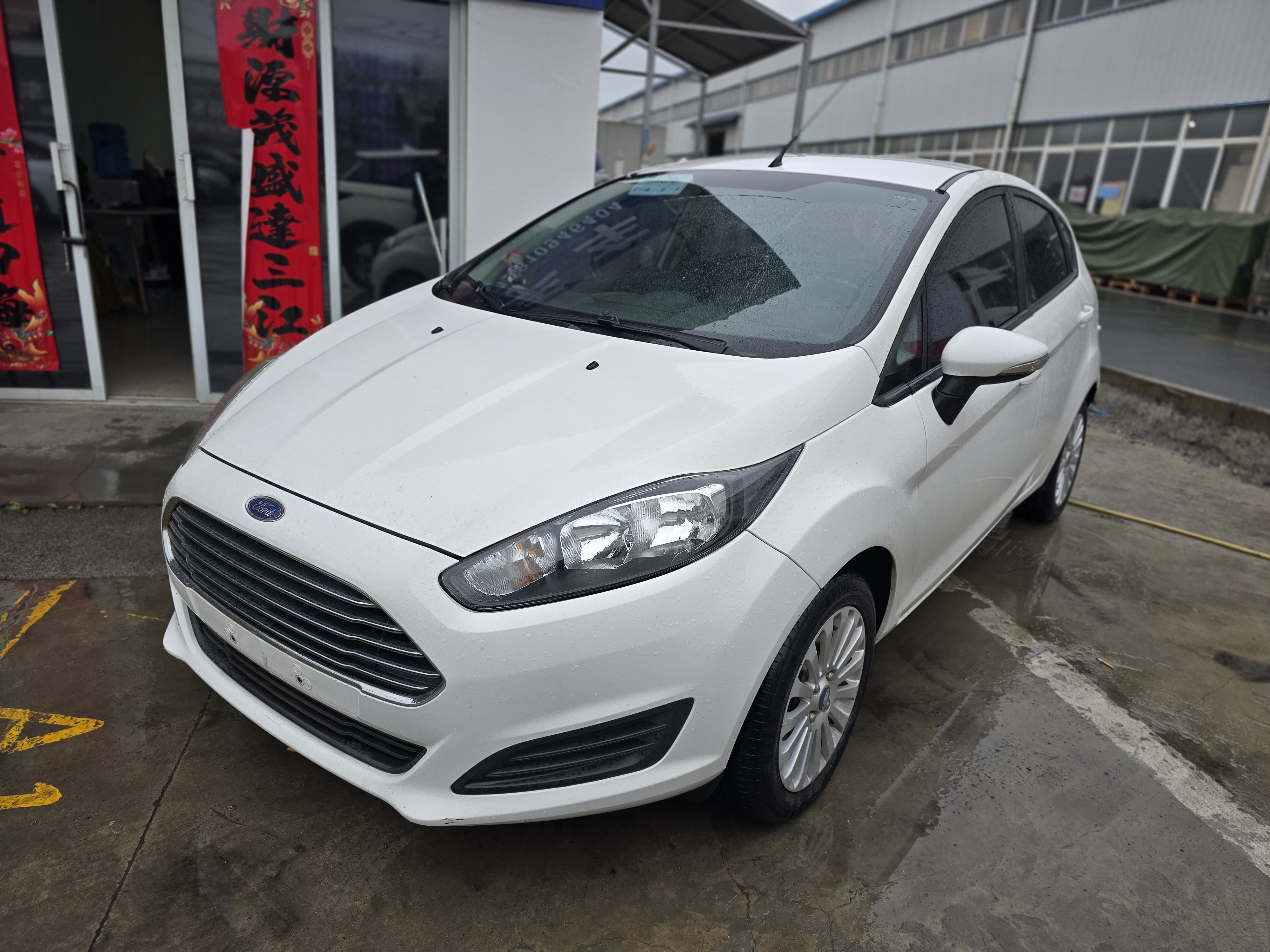 Ford Fiesta 2015 car image 