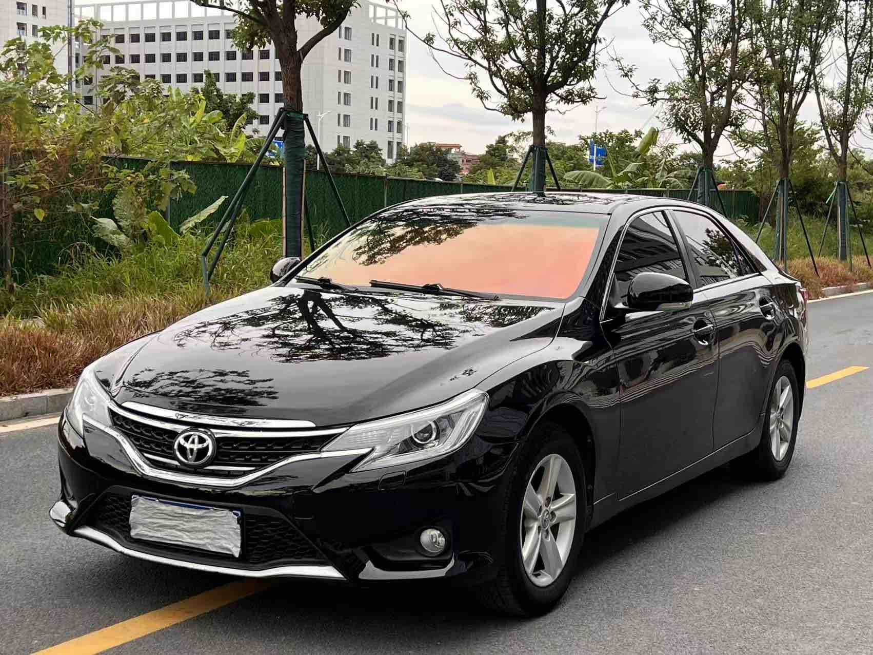 Toyota Reiz 2014 immagine di auto 