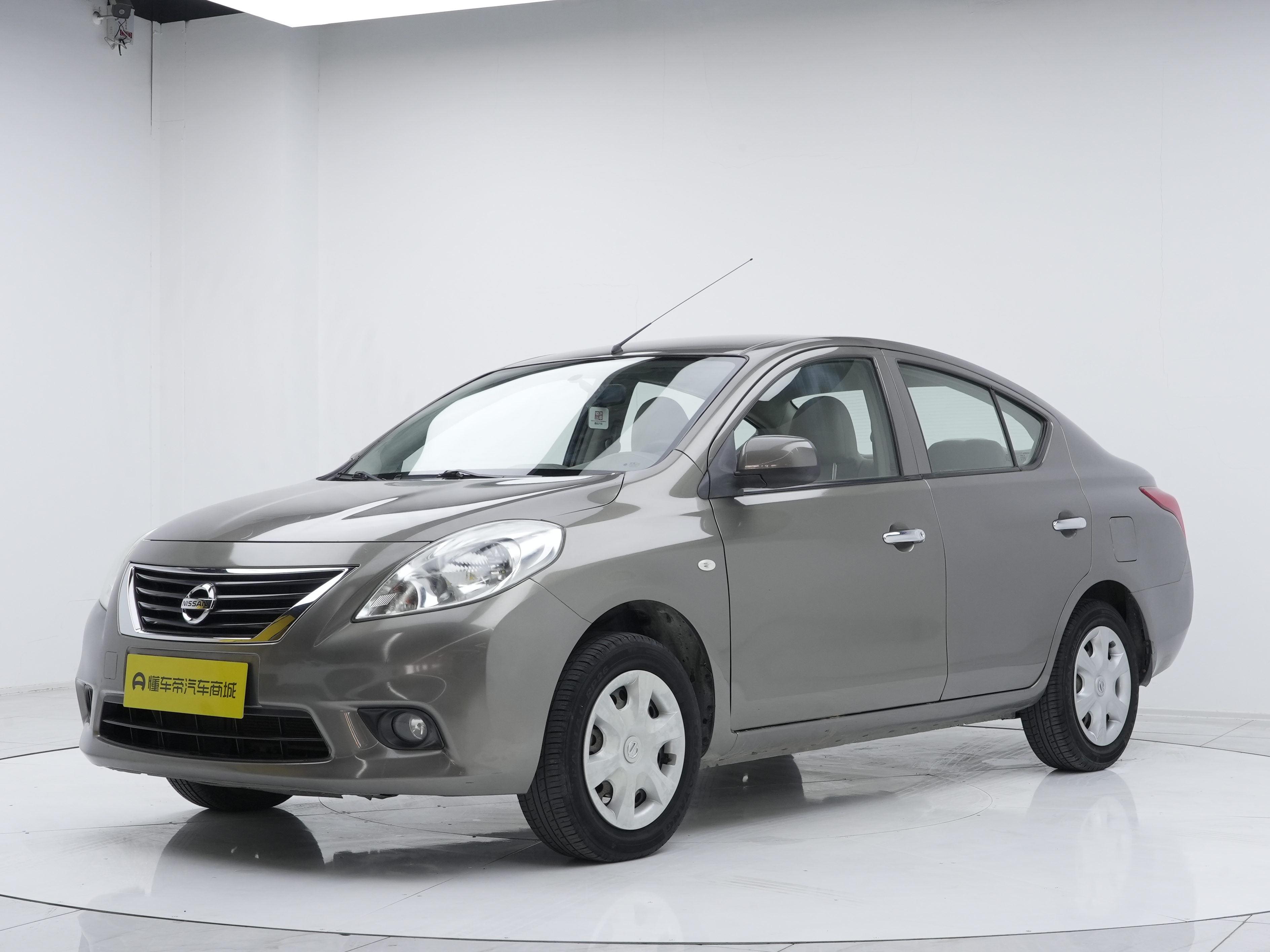 Nissan Sunny 2012 汽车图片 
