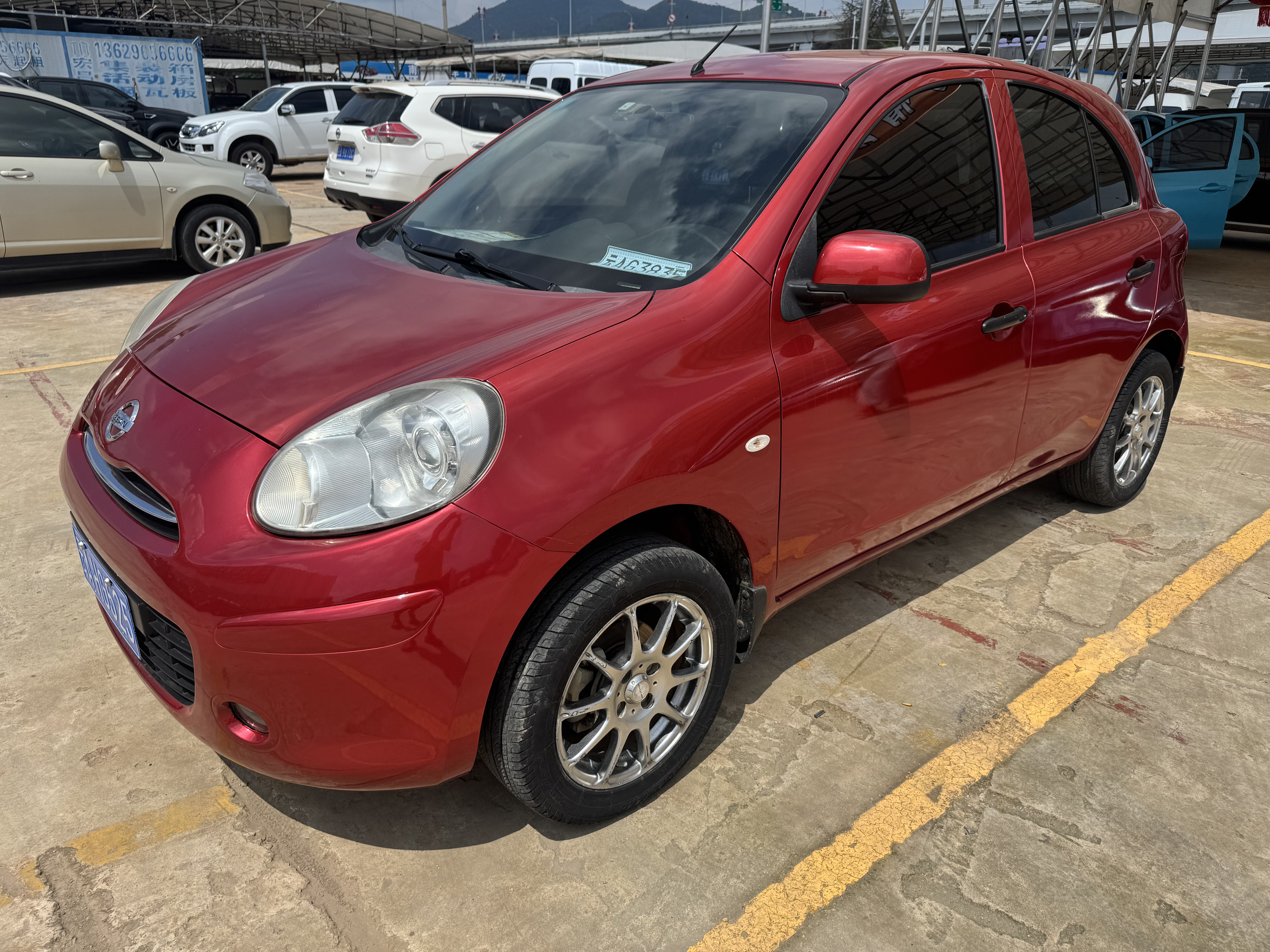 Nissan March 2010 汽车图片 