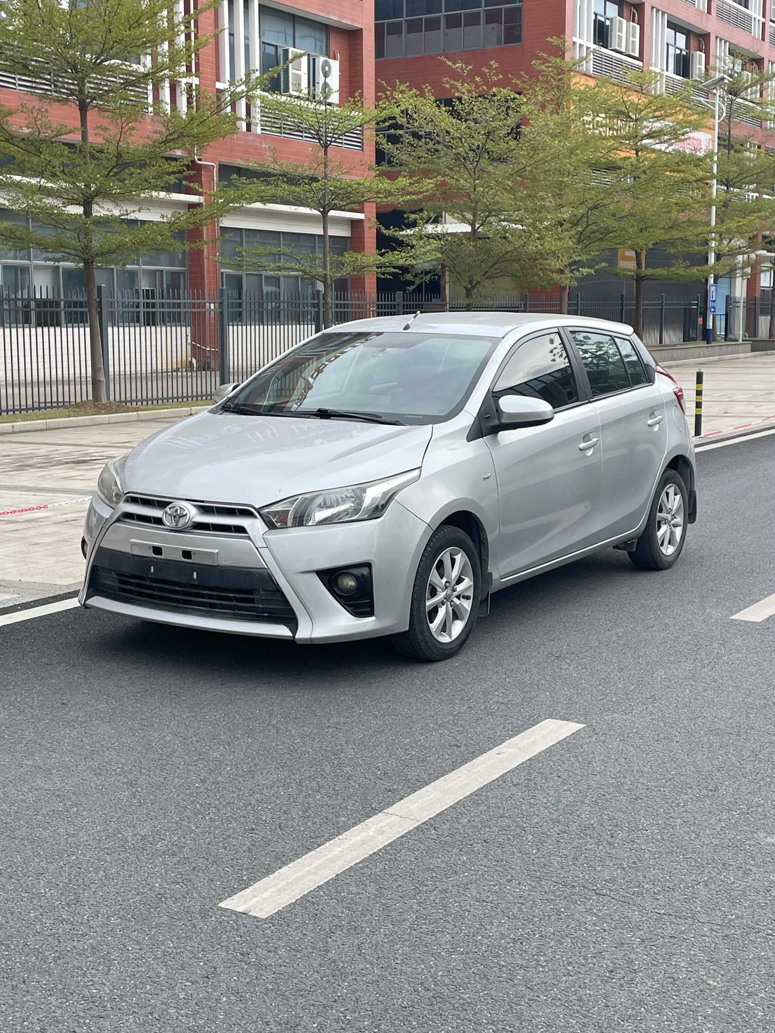 Yaris L Zhixuan 2014 Yaris L Zhixuan 2014 car image