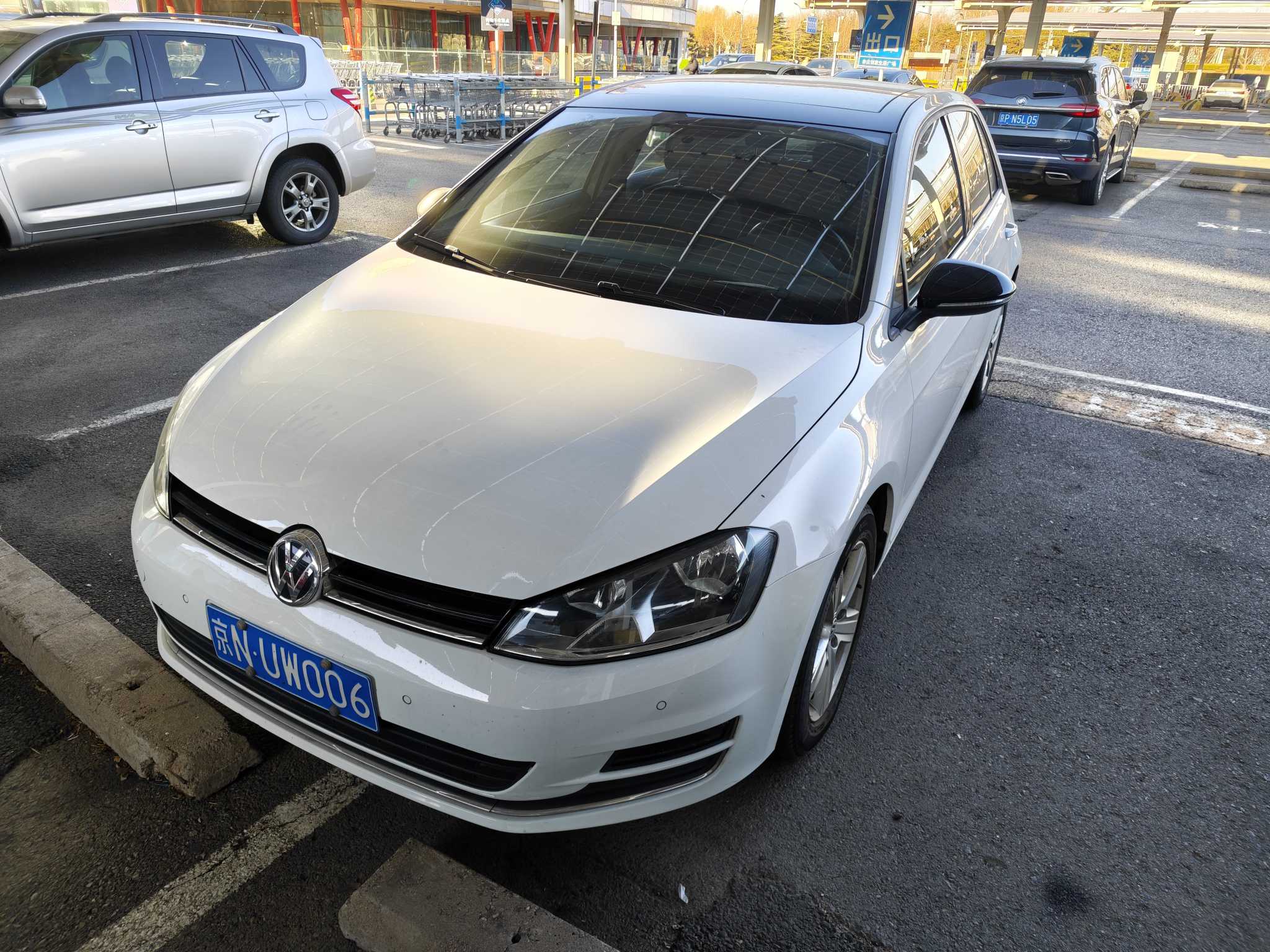 Volkswagen Golf 2018 car image 