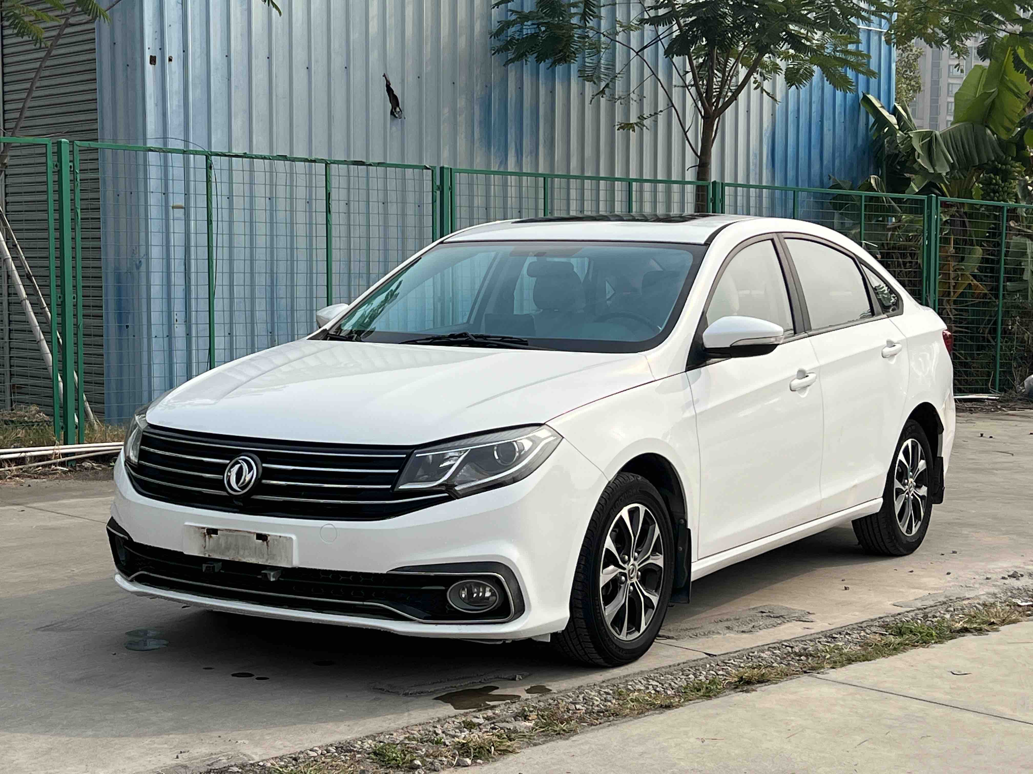 Forthing JOYEAR S50 2018 Forthing JOYEAR S50 2018 immagine di auto