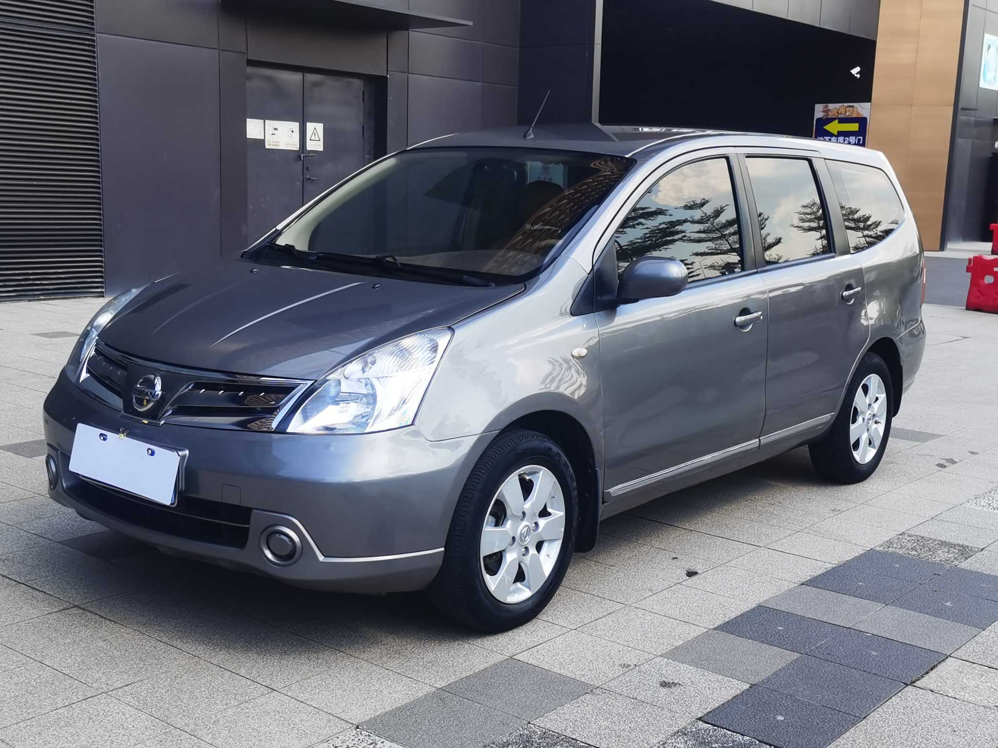 Nissan Livina Geniss 2010 汽车图片 