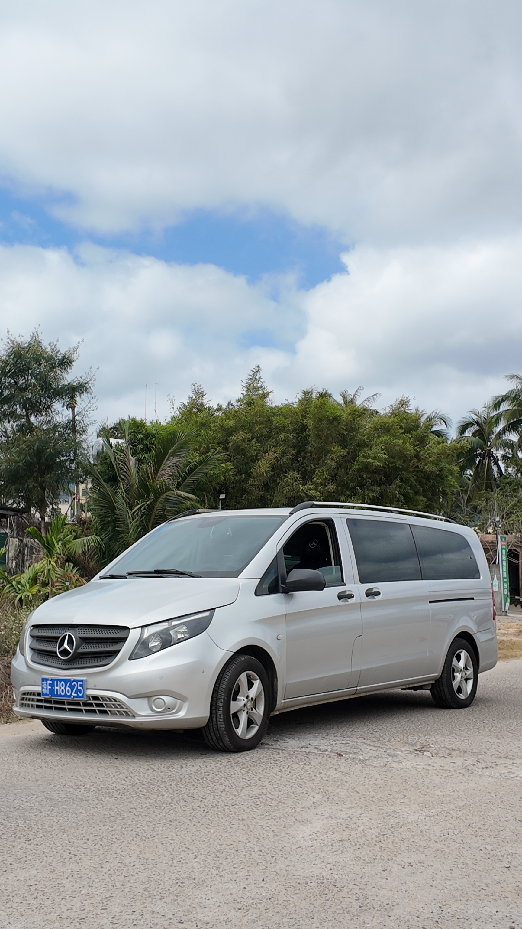 Mercedes-Benz E Class 2013 car image 