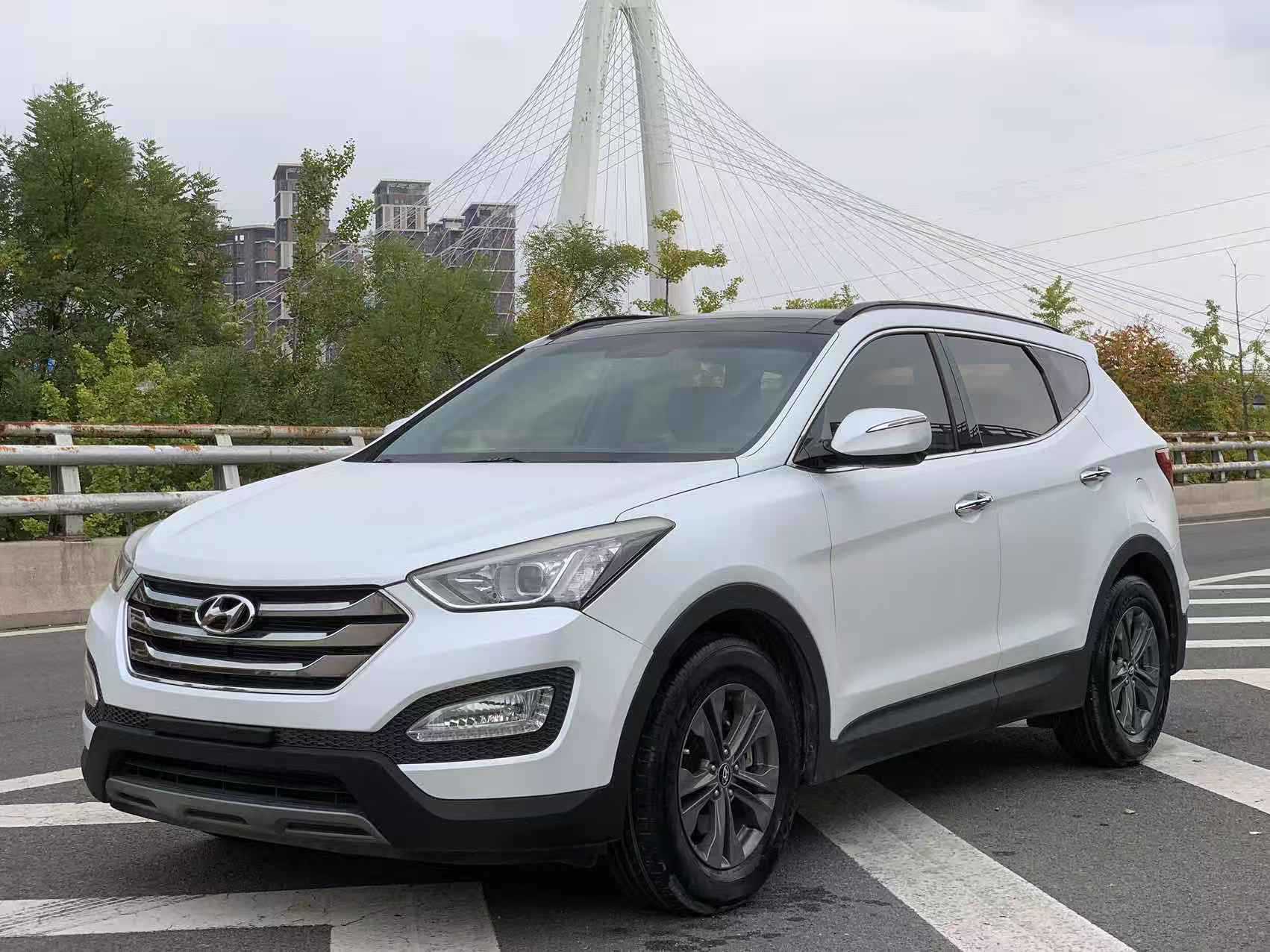 Hyundai Santa Fe 2013 car image 