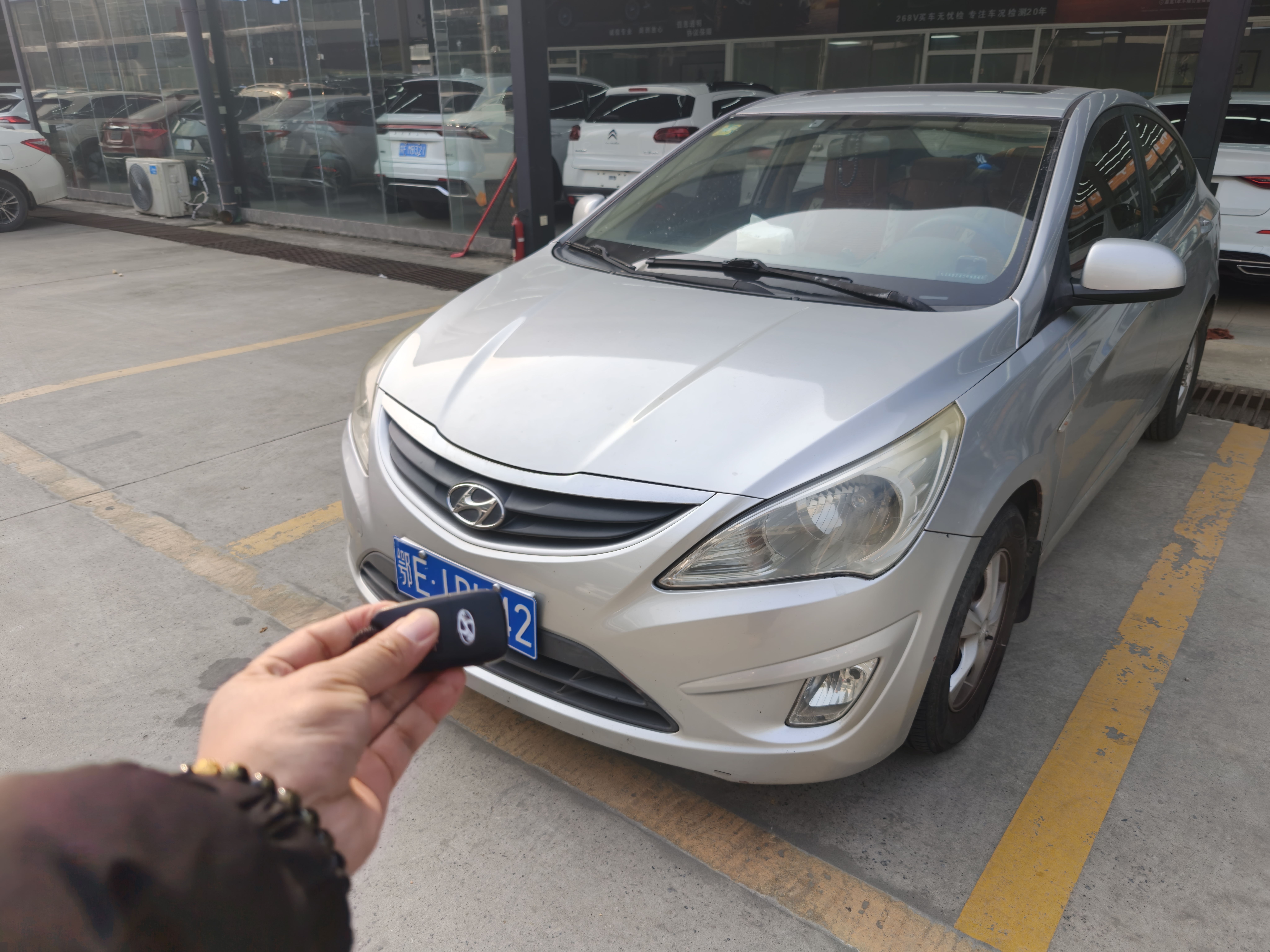 Hyundai Reina 2010 car image 