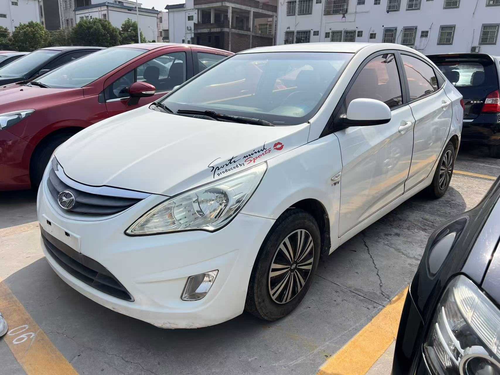Hyundai Reina 2011 immagine di auto 