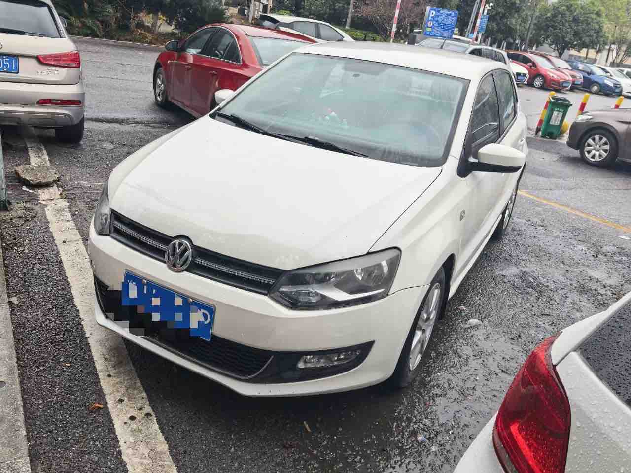 Volkswagen Polo 2013 Volkswagen Polo 2013 car image