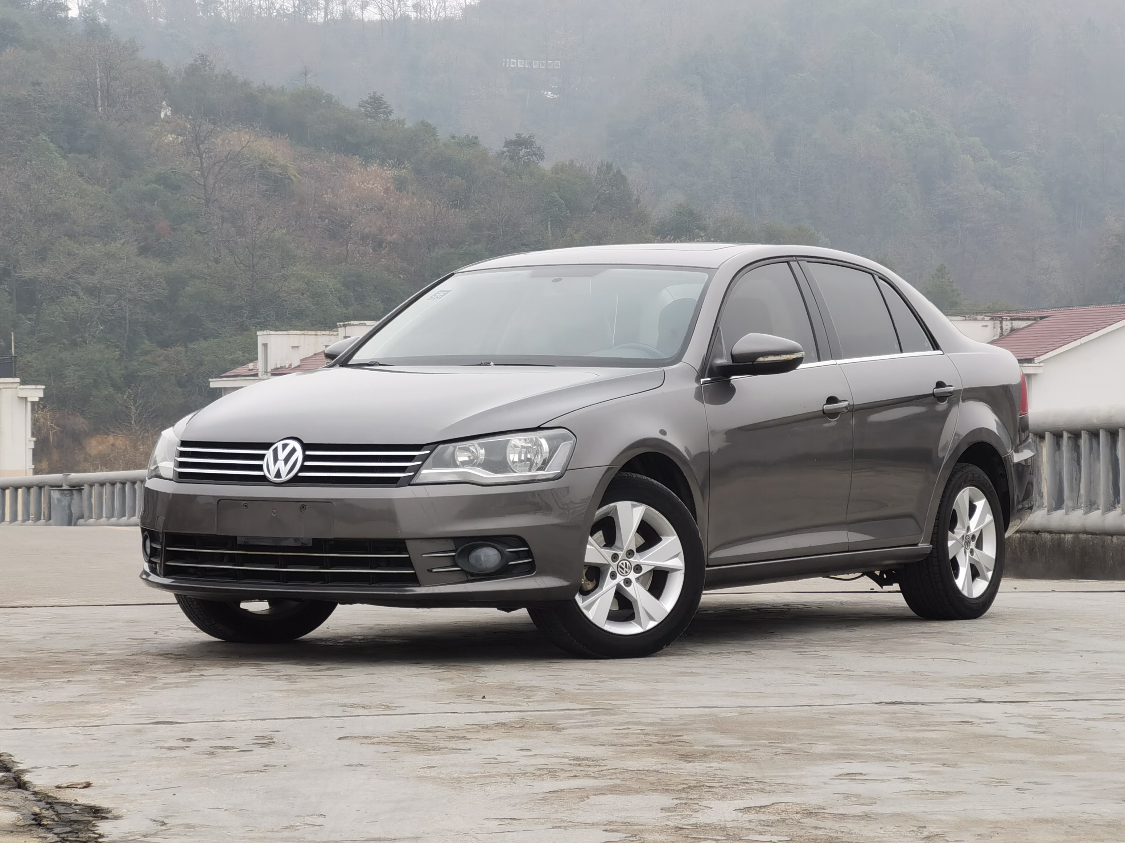 Volkswagen Bora 2015 car image 