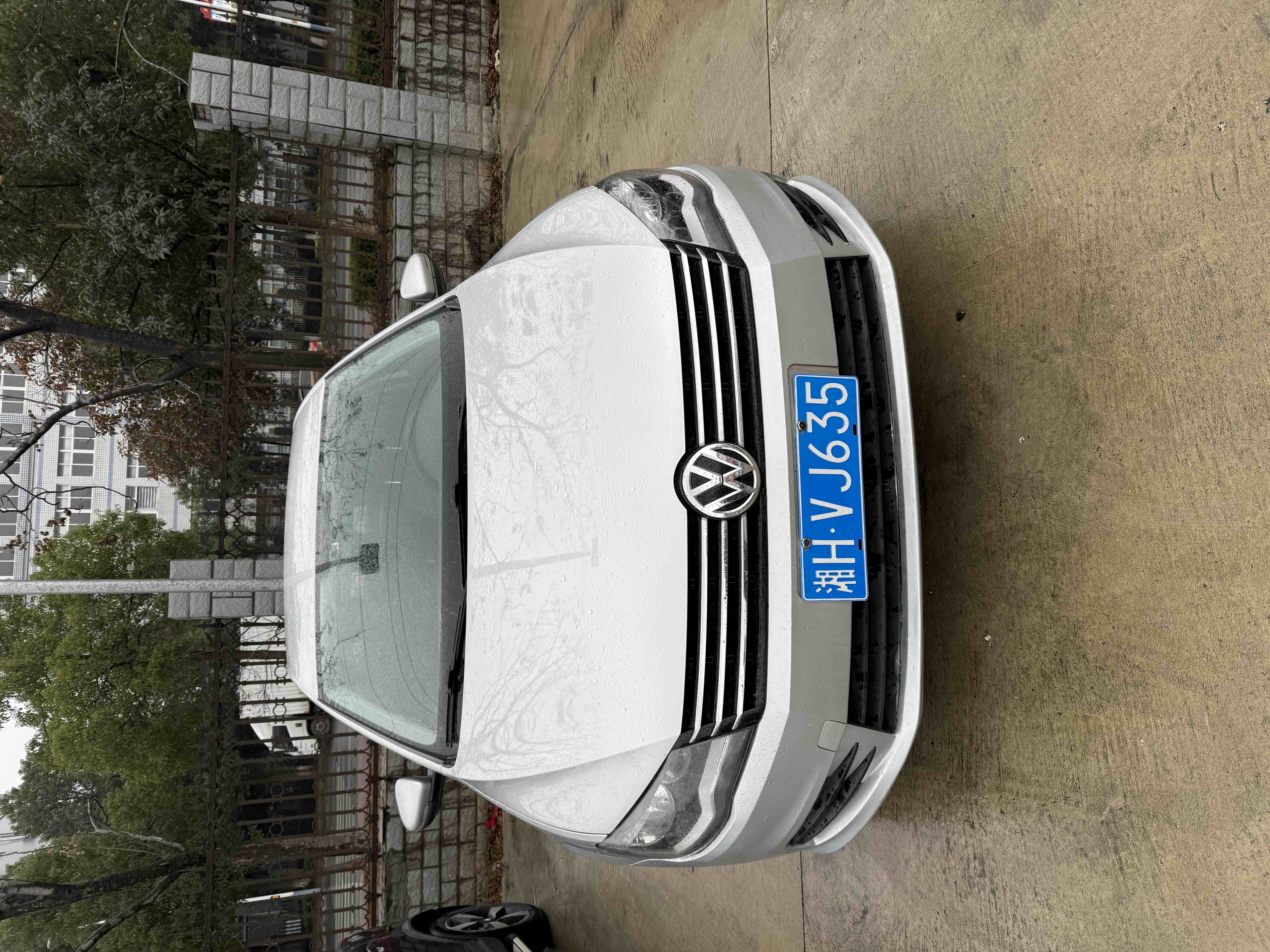 Volkswagen Bora 2013 car image 
